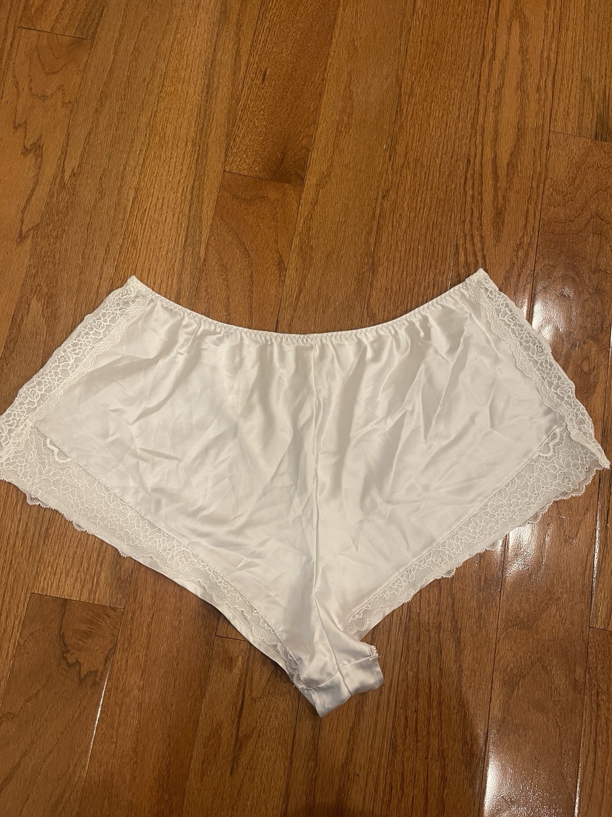 Vintage Style Victoria’s Secret White Silky Lace Boyshort Panty Panties Large