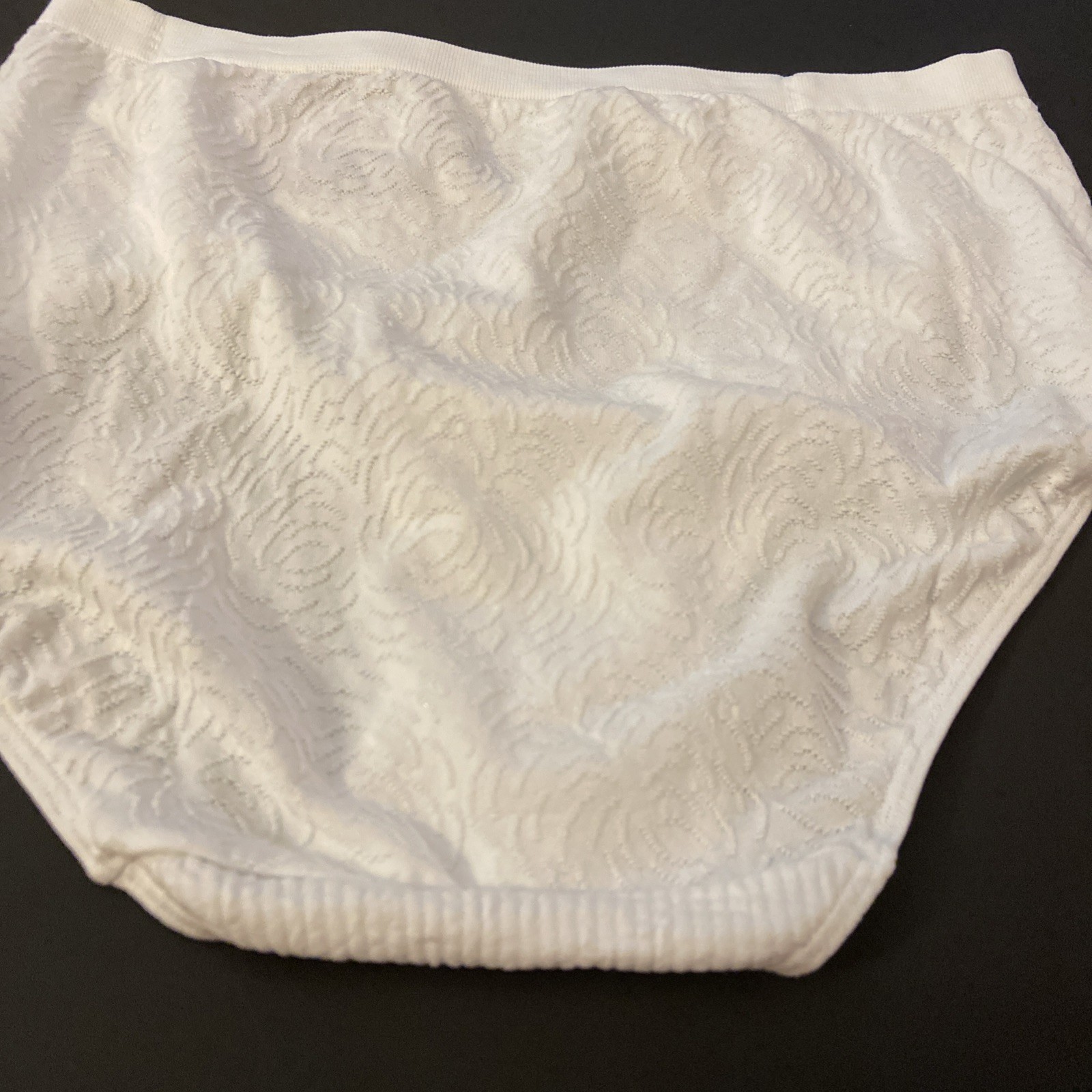 NEW! BALI WHITE COMFORT REVOLUTION BRIEF PANTIES/ Size 10/11