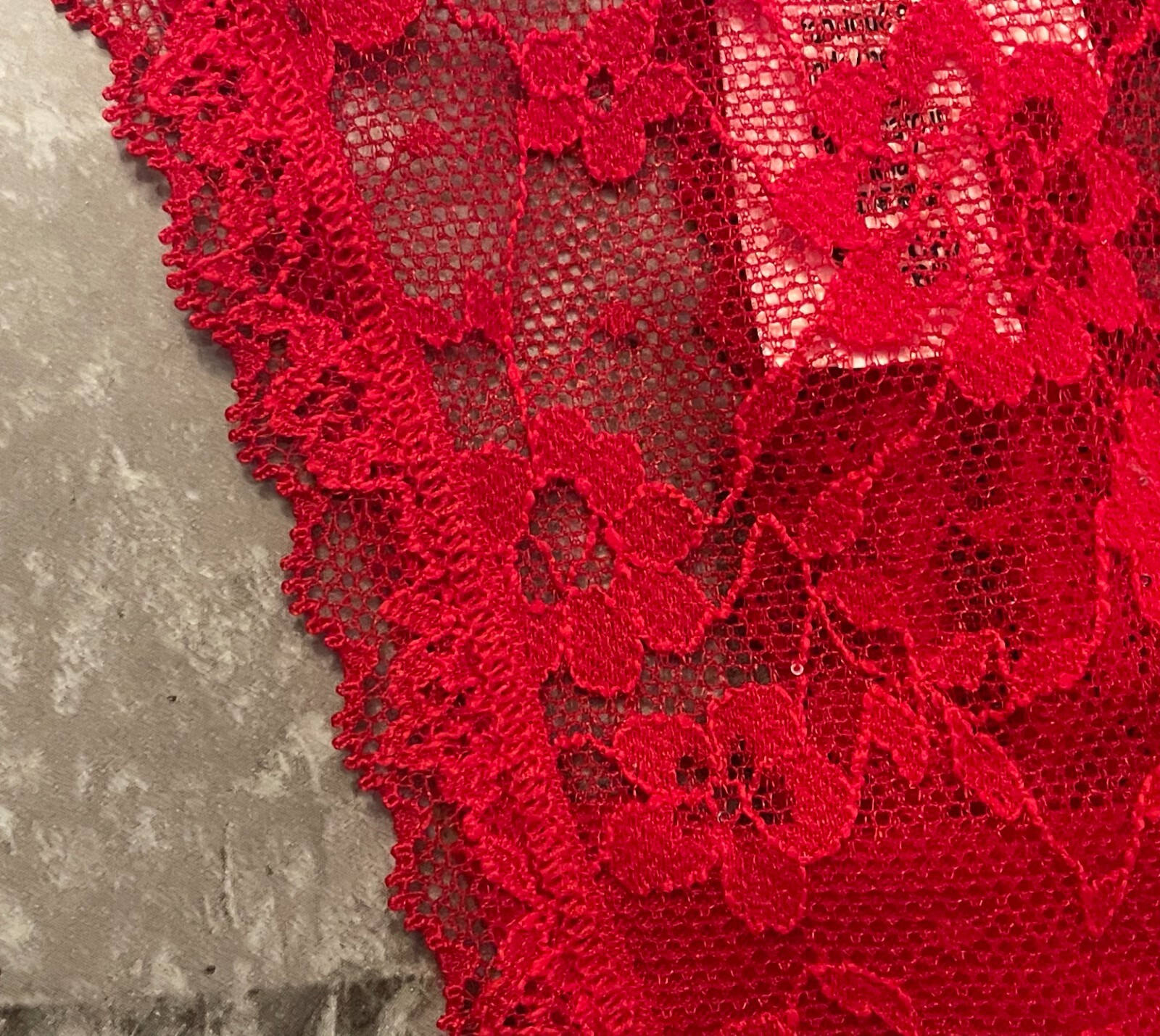 NWT VICTORIA’S SECRET RED TINY SEQUIN LACE SIDE STRING STRAP THONG PANTIES