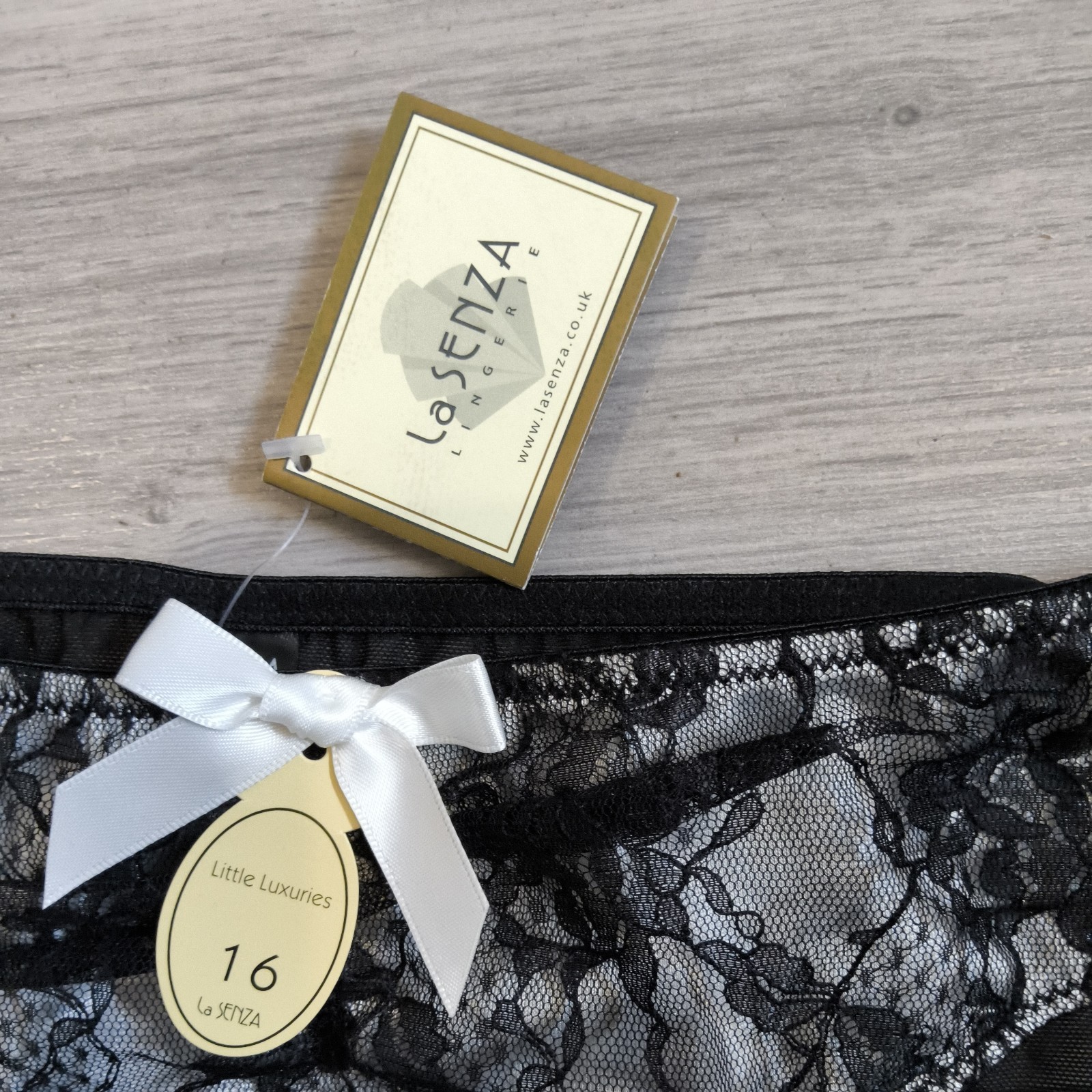 BNWT Vintage La Senza Black & Ivory Pleat Lace Overlay Briefs Size 16