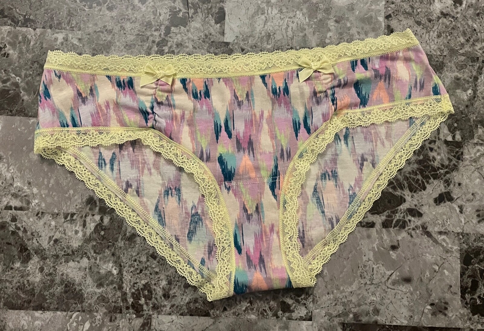 NWT VICTORIA’S SECRET SMALL CHEVRON AZTEC LACE RUCHED BOW RARE HIPHUGGER PANTIES