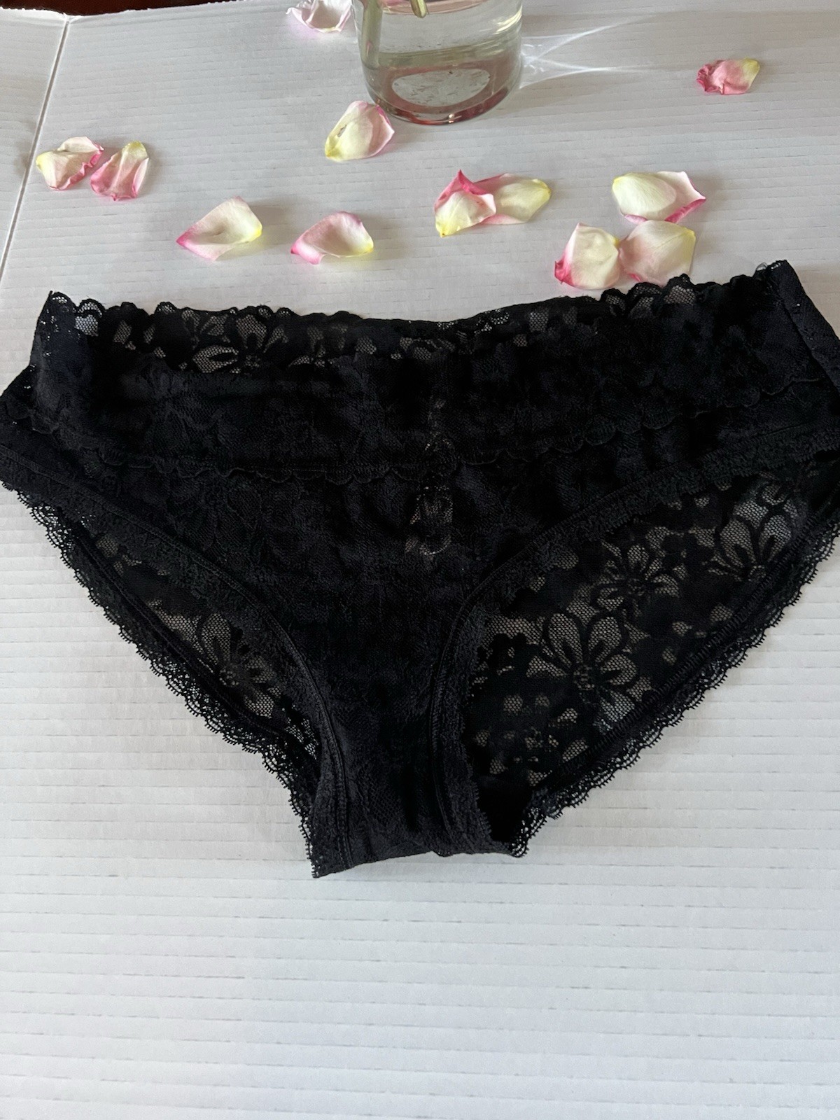 Victoria’s Secret HIPHUGGER HIPSTER Black Lace Panty Large NWOT