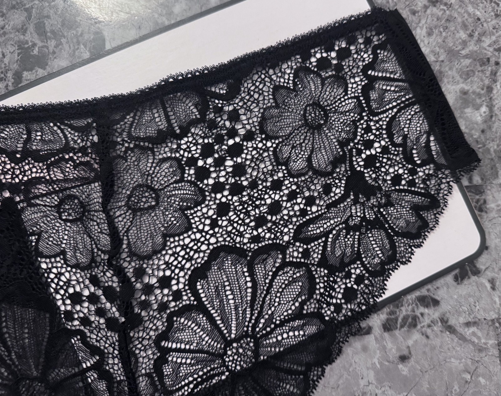 NWT VICTORIA’S SECRET MEDIUM SMOOTH BLACK LACE BACK NO SHOW HIPHUGGER PANTIES