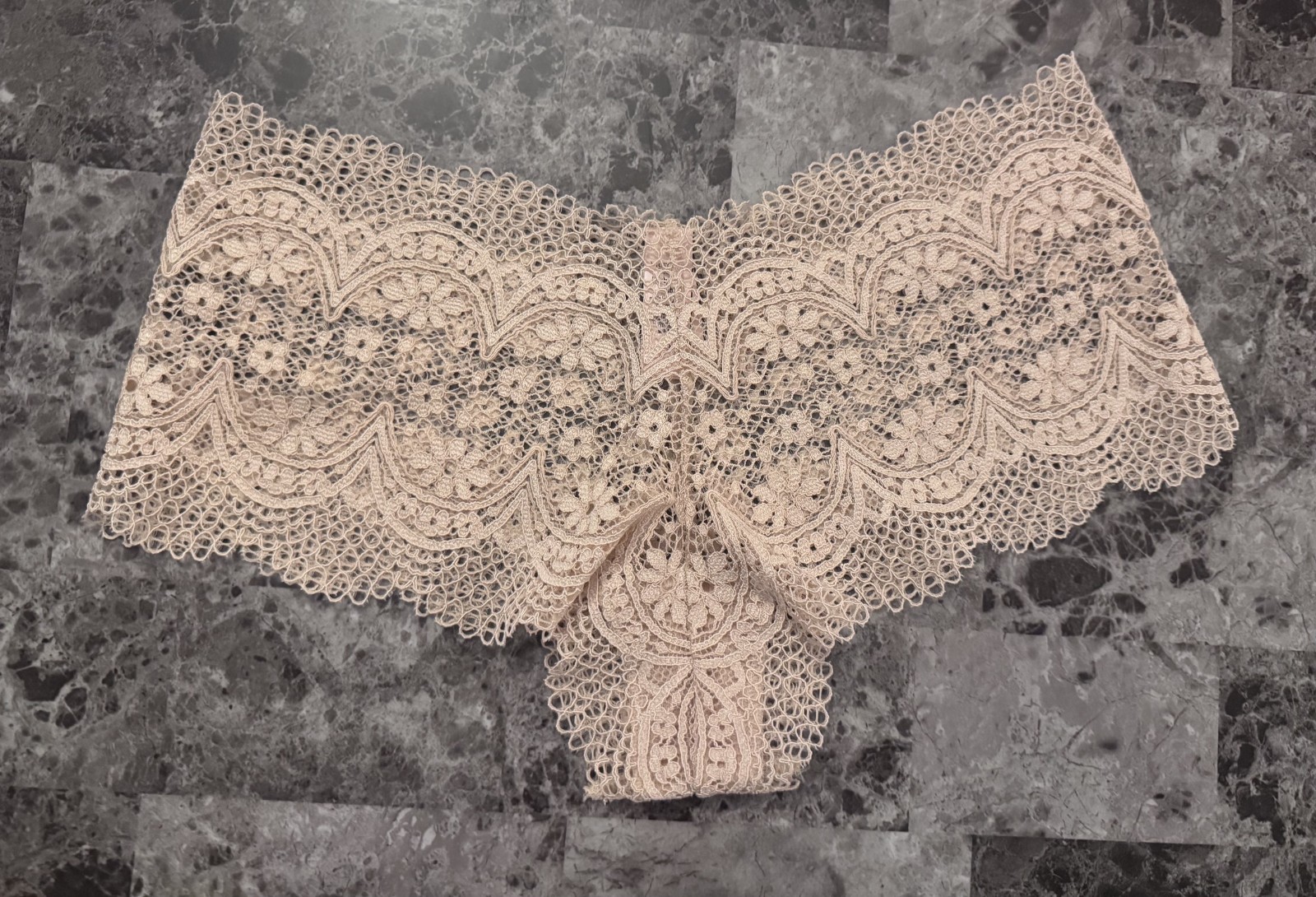 VICTORIA’S SECRET M BEIGE NUDE CROCHET FLORAL LACE RARE SHORTIE BOYSHORT PANTIES