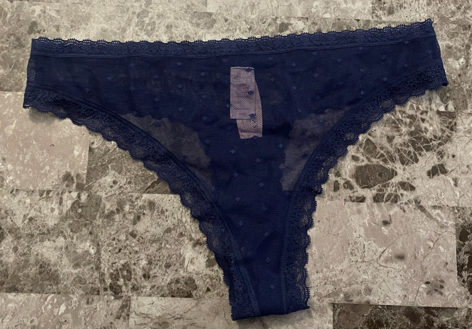 NWT VICTORIA’S SECRET MEDIUM NAVY BLUE DOTTED MESH LACE RARE THONG PANTIES