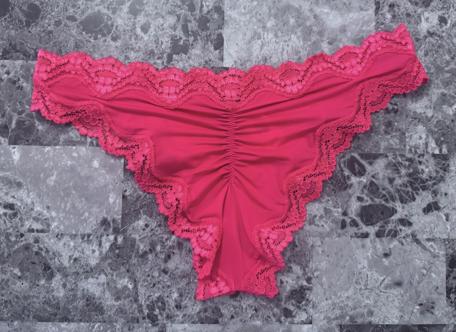 NWT VICTORIA’S SECRET ONE SIZE O/S WATERMELON SMOOTH LACE RARE CHEEKINI PANTIES