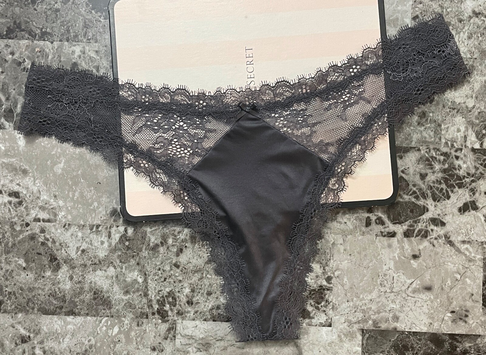 NWOT VICTORIA’S SECRET LARGE GRAY SATINY SMOOTH LACE BOW RARE THONG PANTIES