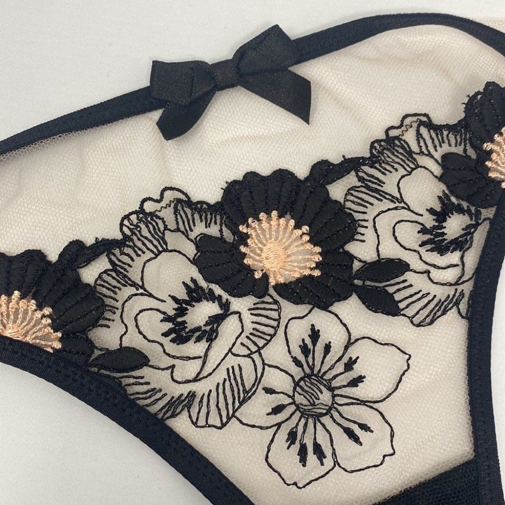 Agent Provocateur Janie Black Peach Thong AP5 Extra Large New