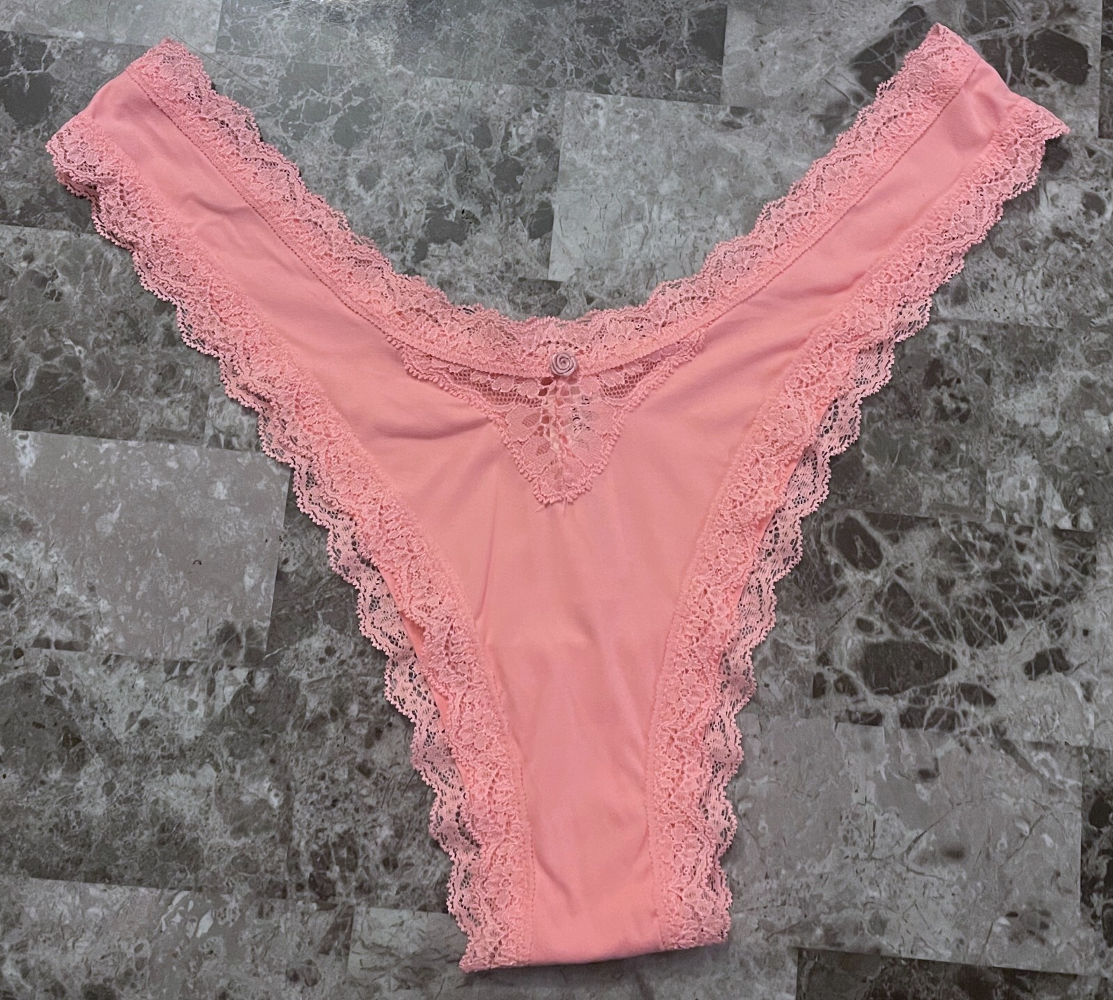 NWT VICTORIA’S SECRET SMOOTH LACE PINK ROSE FLORAL APPLIQUE BRAZILIAN PANTIES