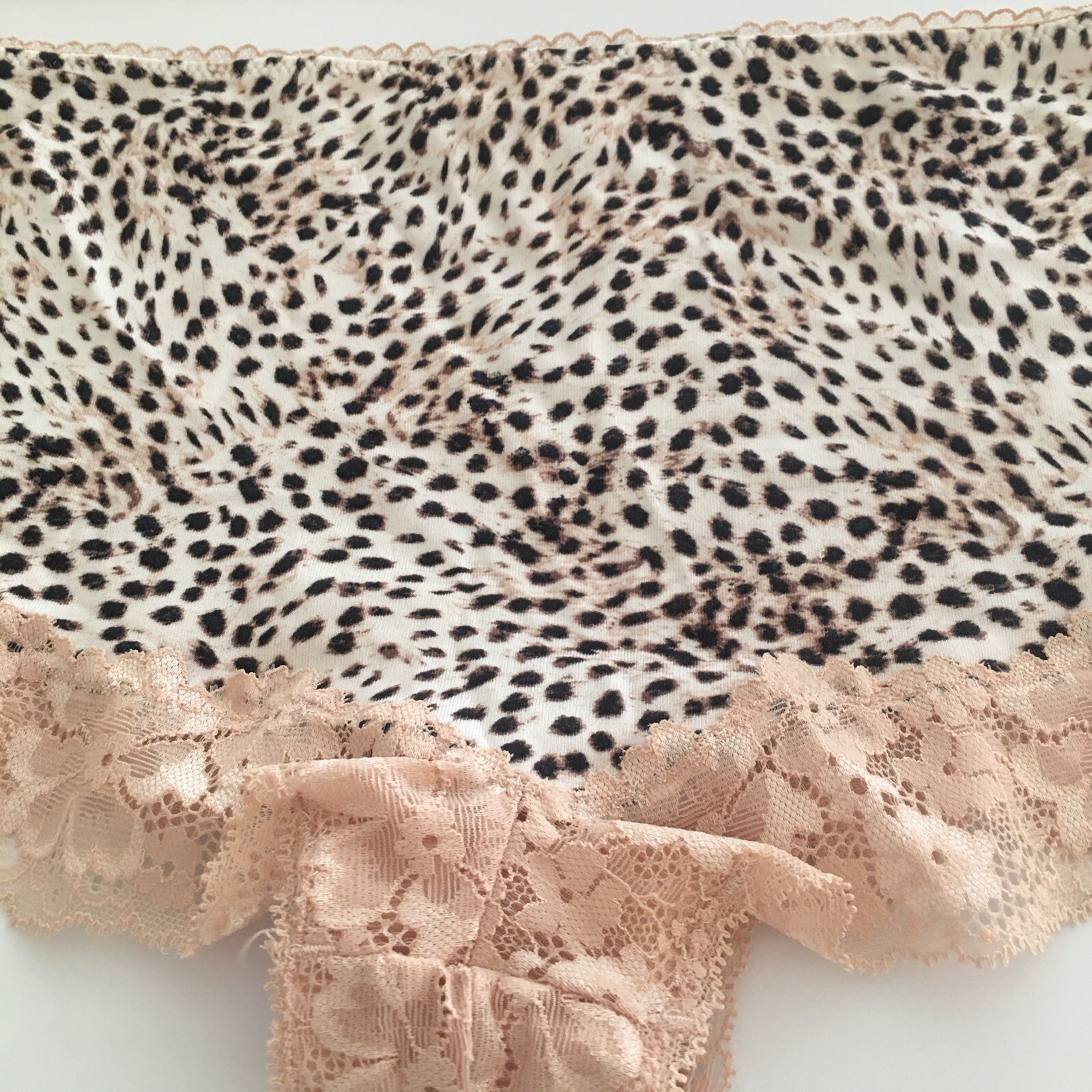Victorias Secret Champagne Cheetah Shortie Boyshort Panty Size XL Soft Sexy Lace