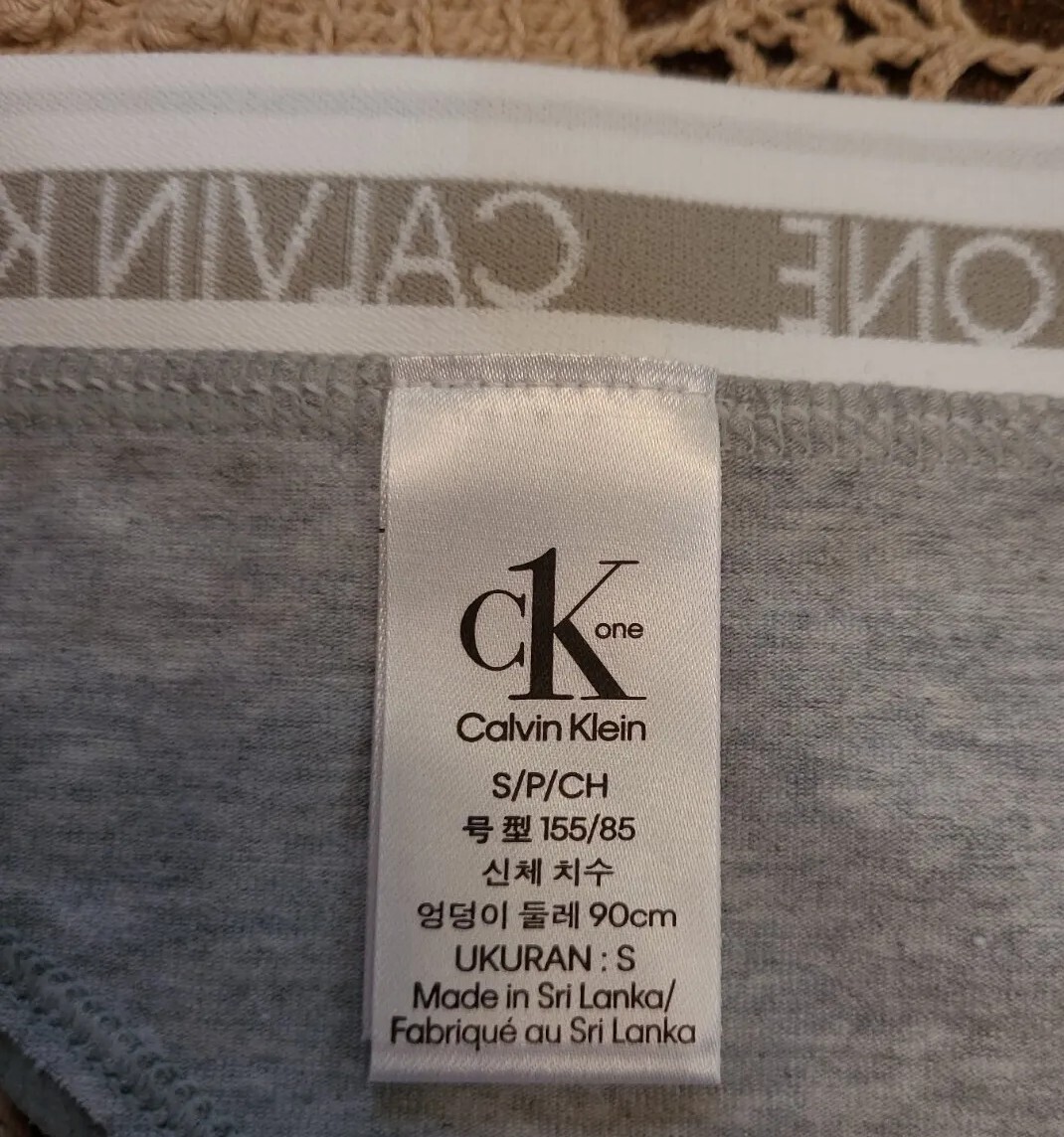 CALVIN KLEIN SIGNATURE LOGO S/5 SeXy Slinky Thong QF5733-020 NWT