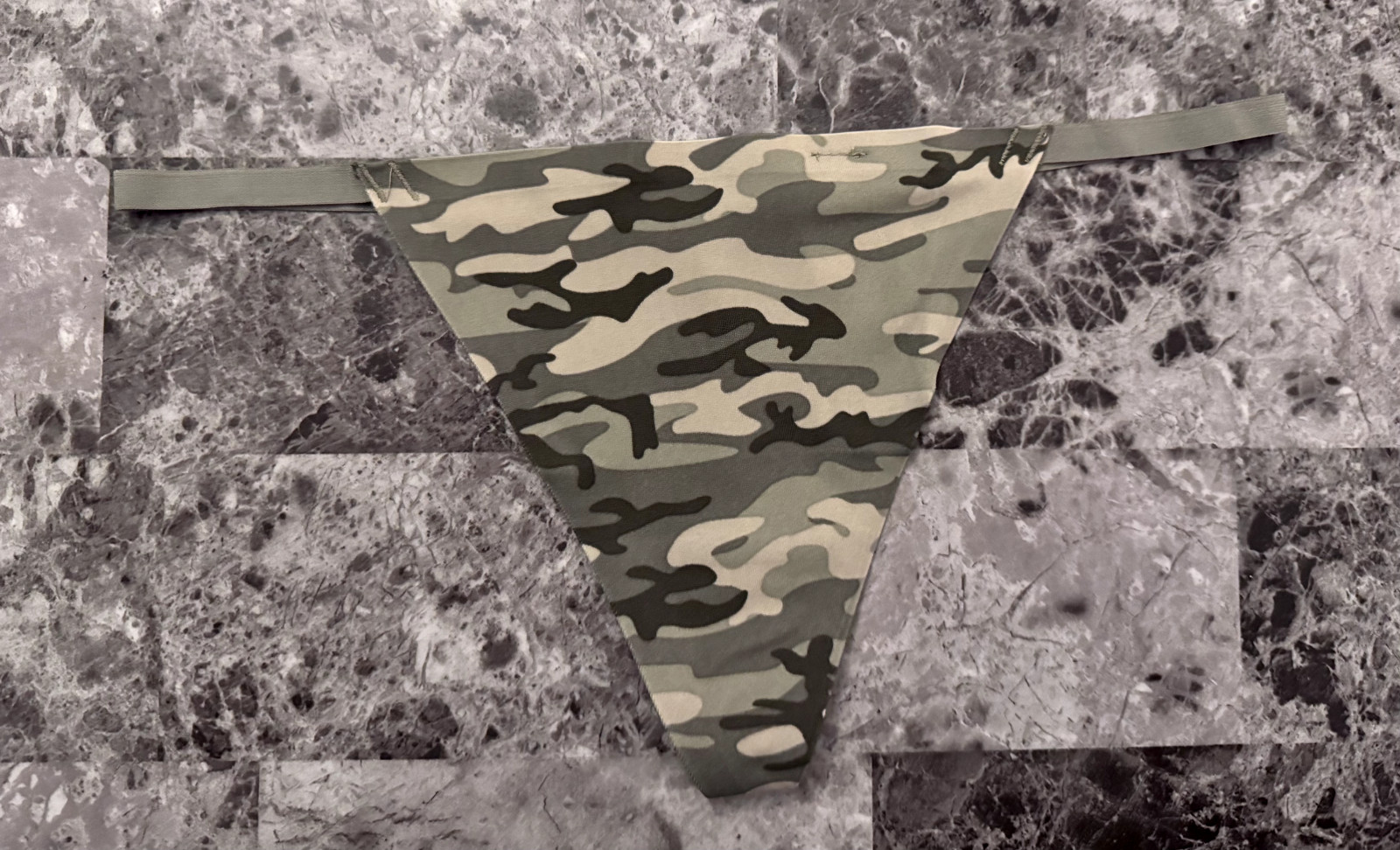 NWT VICTORIA’S SECRET PINK CAMO CAMOUFLAGE BONDED EDGE NO SHOW V STRING PANTIES