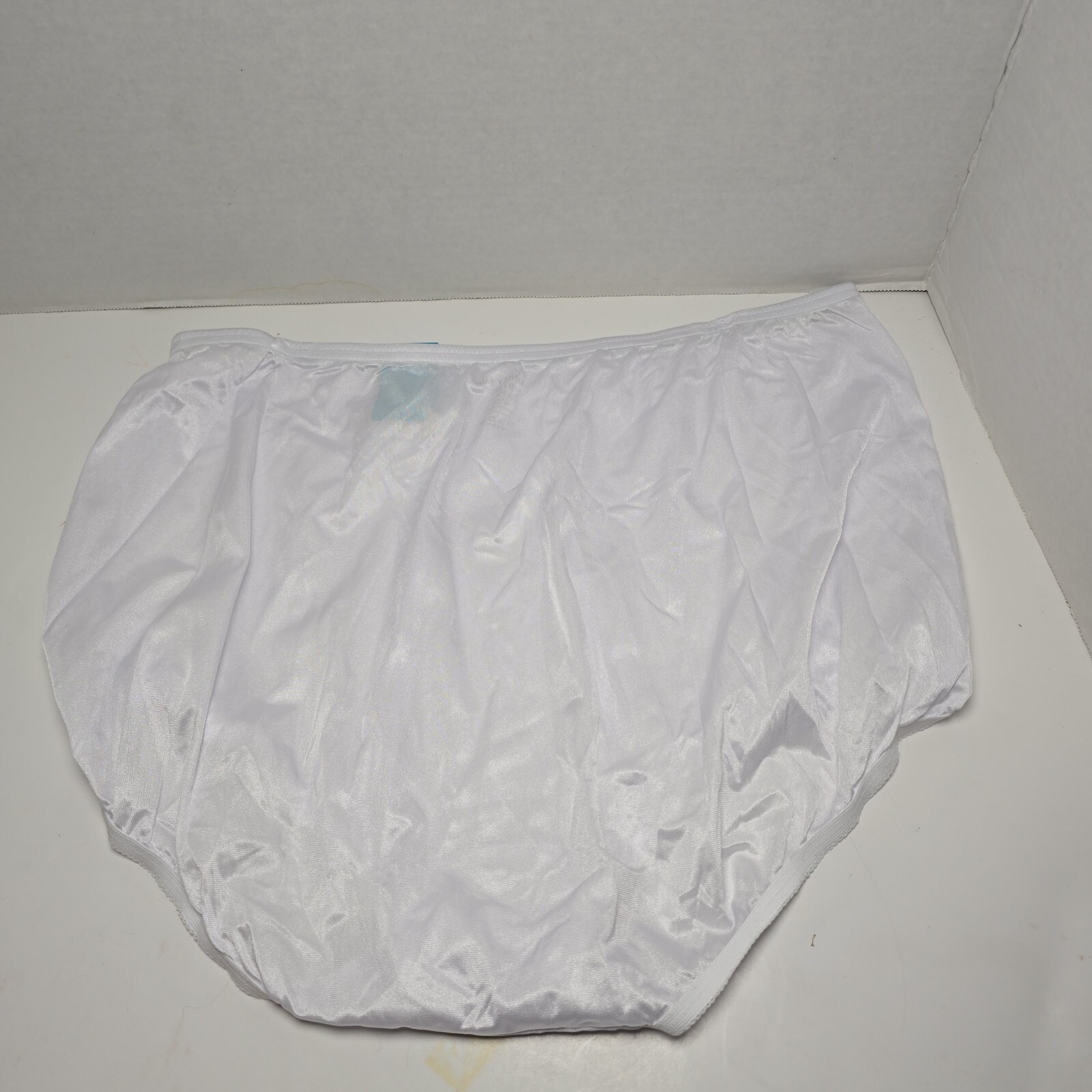 Vanity Fair Underwear Womens 9/2XL White Ravissant Brief 1 Pair NWT 15712 Nylon