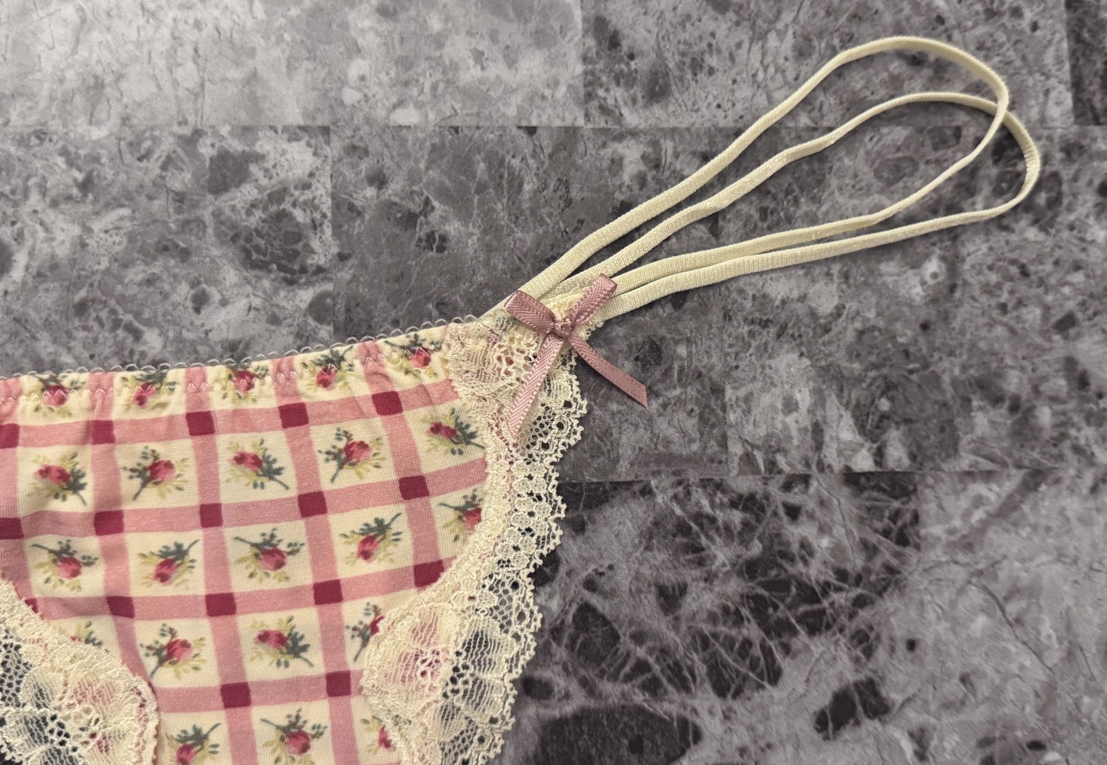 NWT URBAN OUTFITTERS OUT FROM UNDER S GINGHAM FLORAL LACE STRAPPY THONG PANTIES