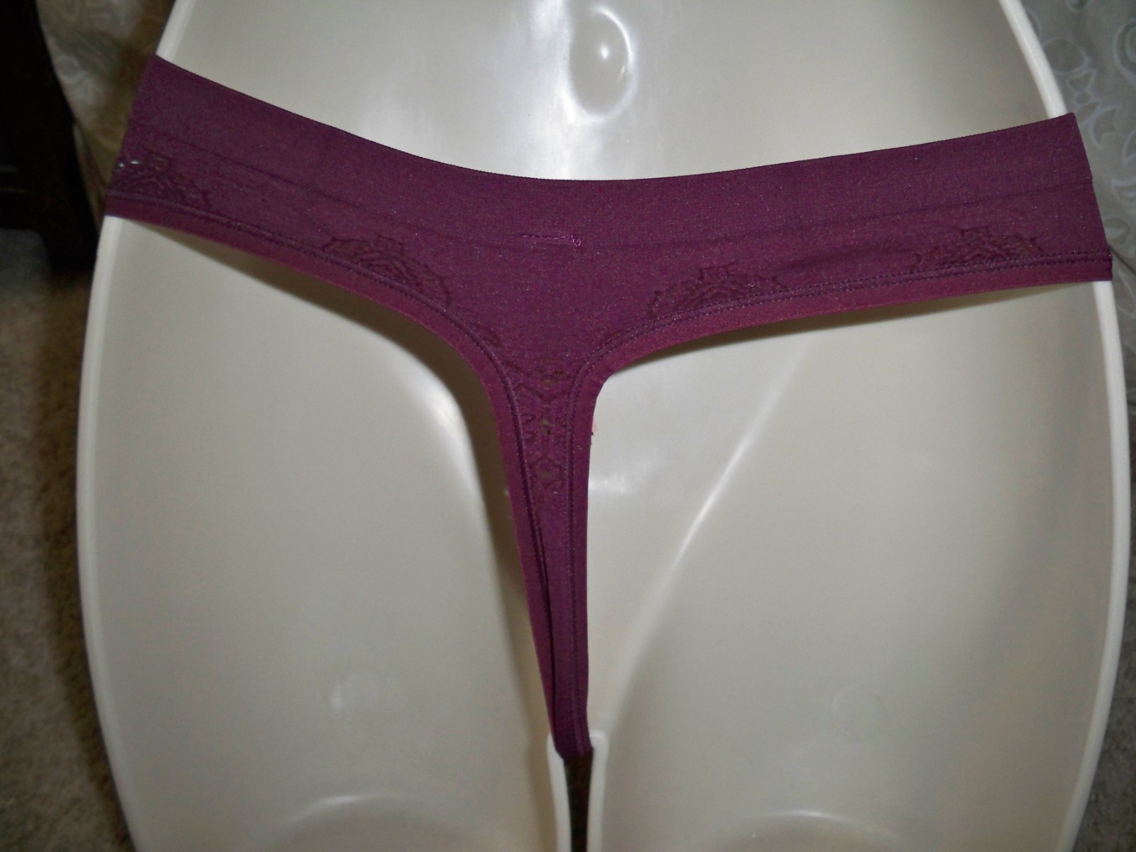 VICTORIAS SECRET THONG MESH DETAIL RUBY RED LARGE NEW