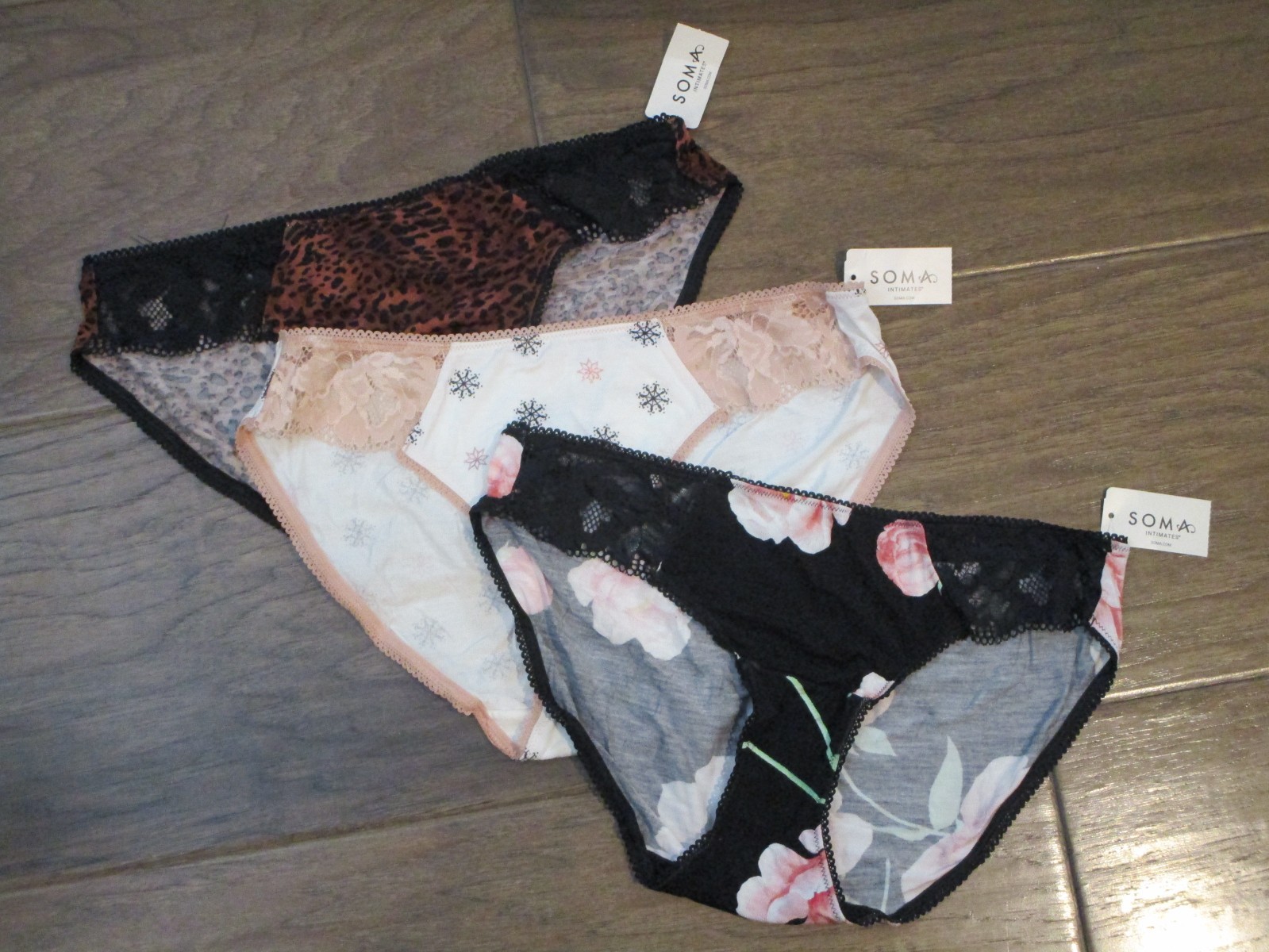 3-PACK SOMA EMBRACEABLE LACE BIKINI PANTIES IN ANIMAL/SNOWFALL/PEONY SIZE LARGE