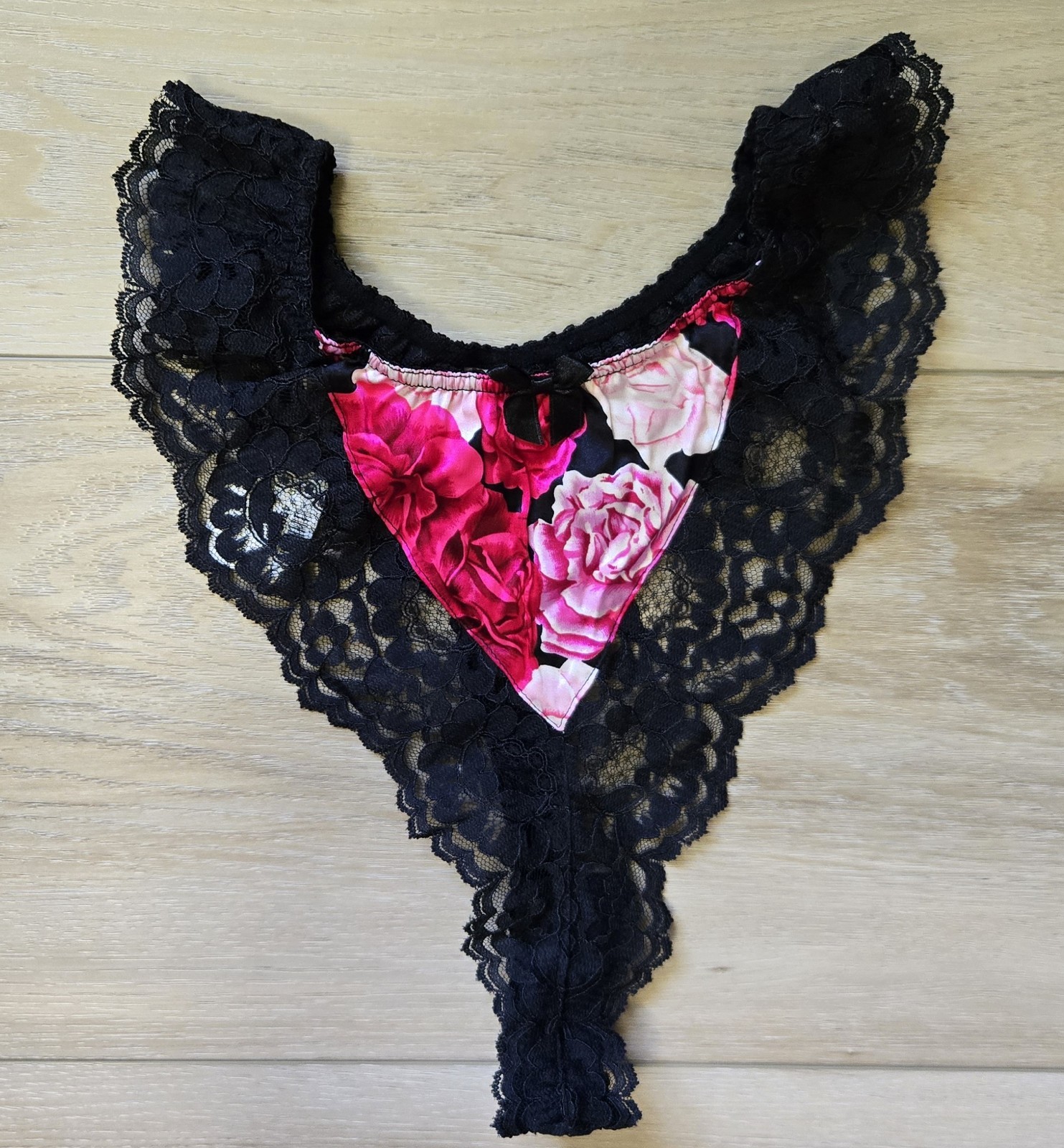 NWT Rare Vintage Victoria’s Secret Floral Silk Lace Hi-Cut Thong Panties XS/S