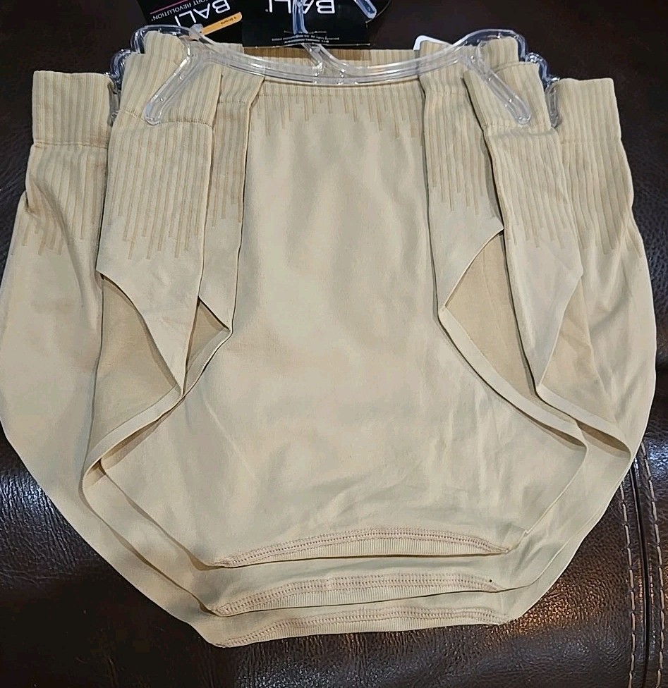 BALI Comfort Revolution Briefs COMFY DFMSB3 Size 7 Large $30.00