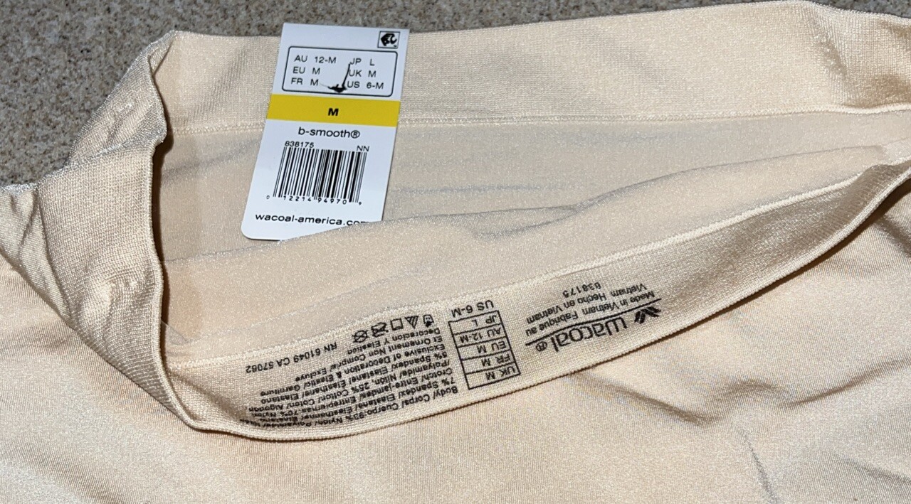 NWT Wacoal B-Smooth Seamless Brief 838175 US 6-M Naturally Nude