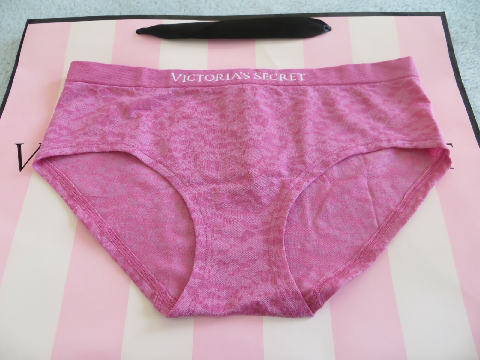 NWT -Victoria Secret cotton blend hiphugger – M – jacquard fabric – Rose