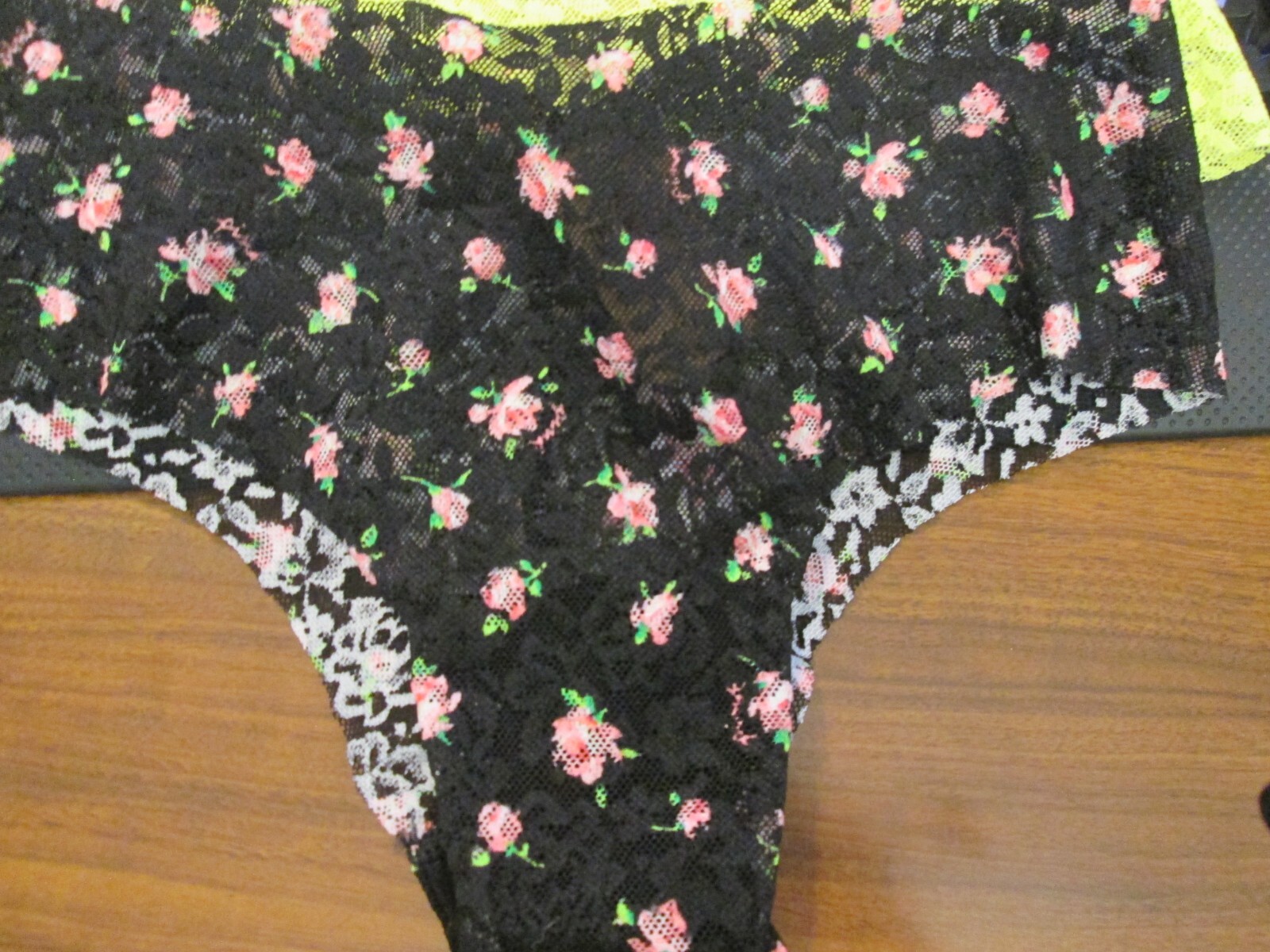 New Victoria’s Secret Great Fitting💚💗Cheekini💚Size XS, S
