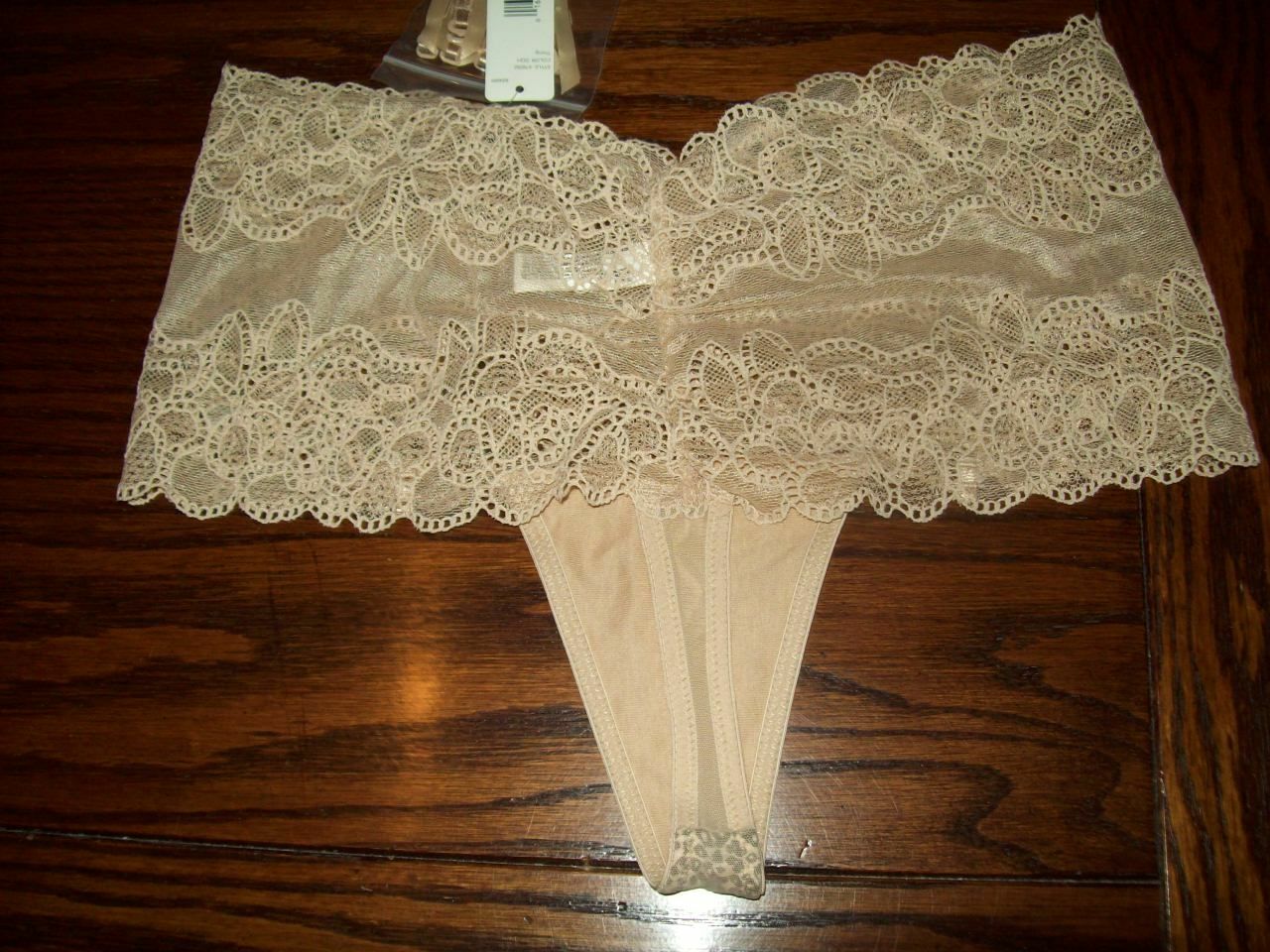 NWT DKNY LACE THONG PANTIES w REMOVABLE GARTERS 476092 DQH ANIMAL NUDE M