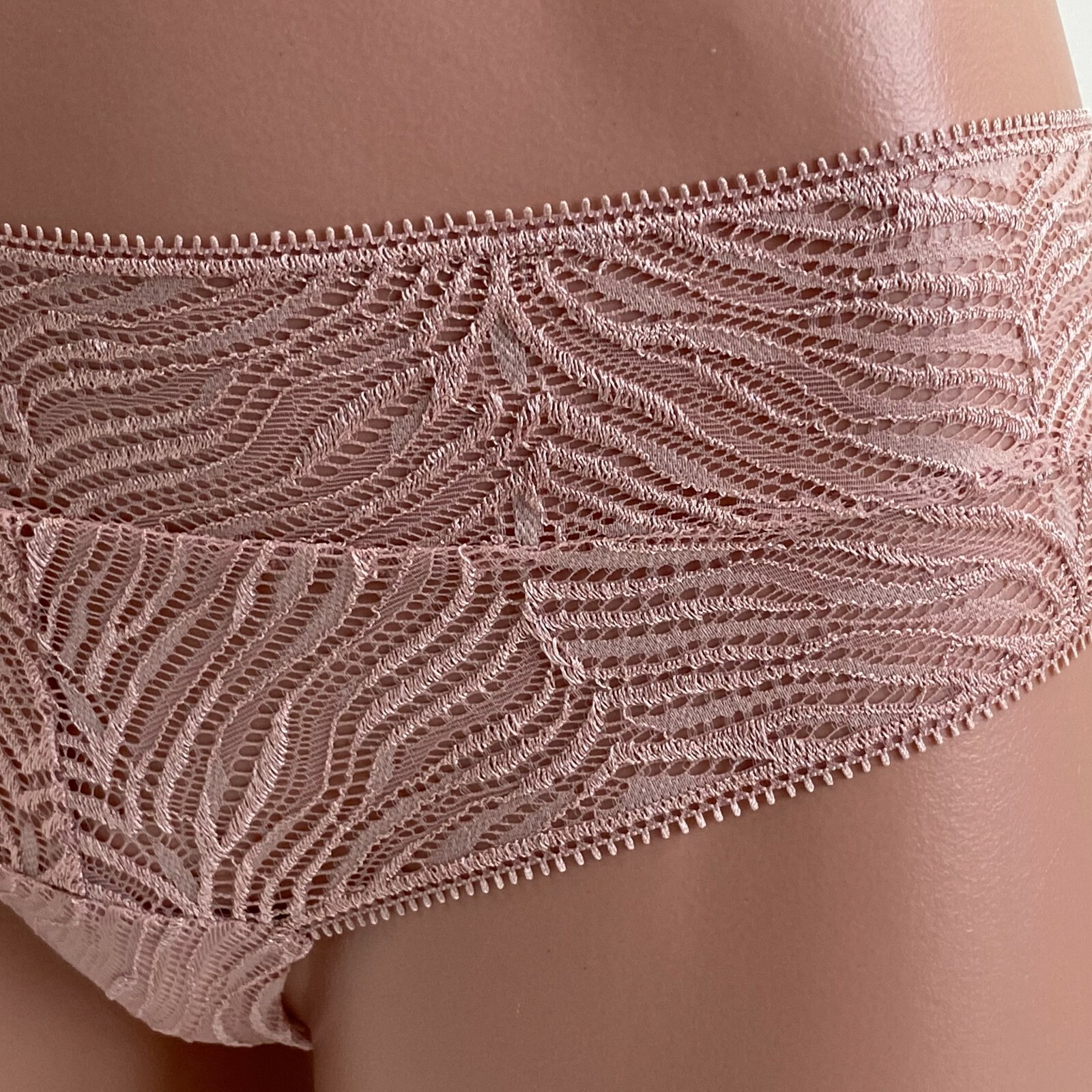 Victoria’s Secret Lace Zebra Pattern Tanga Panties Beige Size XL NWT