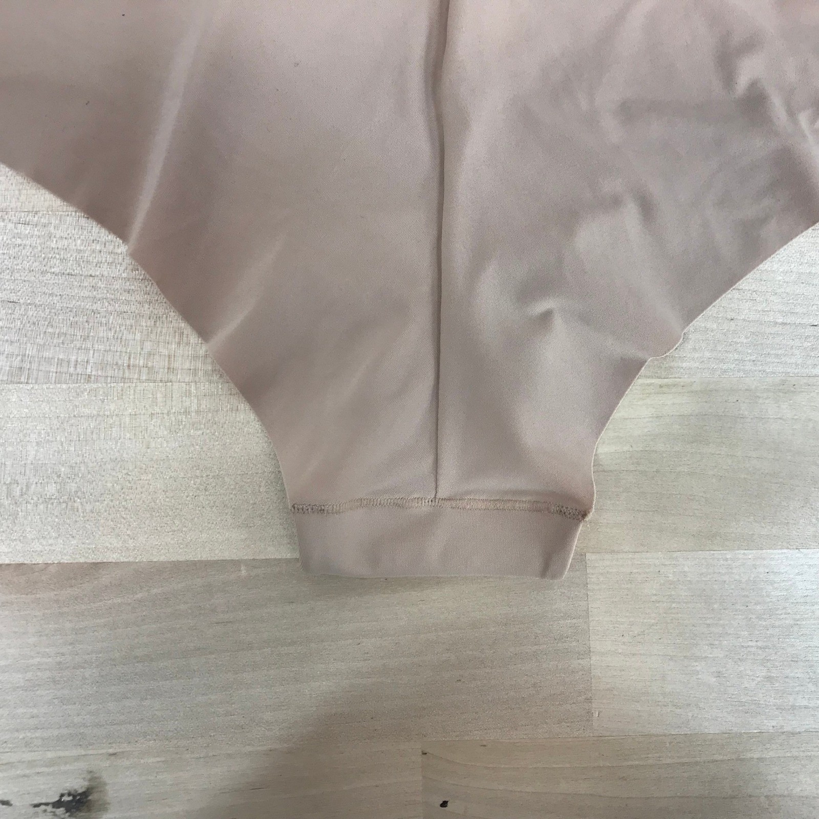 Victorias Secret Cheeky Panty Beige Nude Seamless Laser Cut Gold Logo Medium NEW