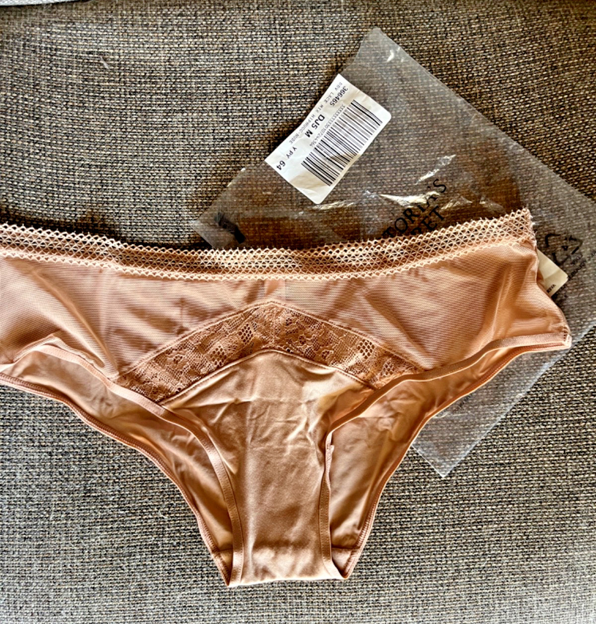 VICTORIA’S SECRET Supersoft Panties Hiphugger Hipster BEIGE LACE M NWT NEW