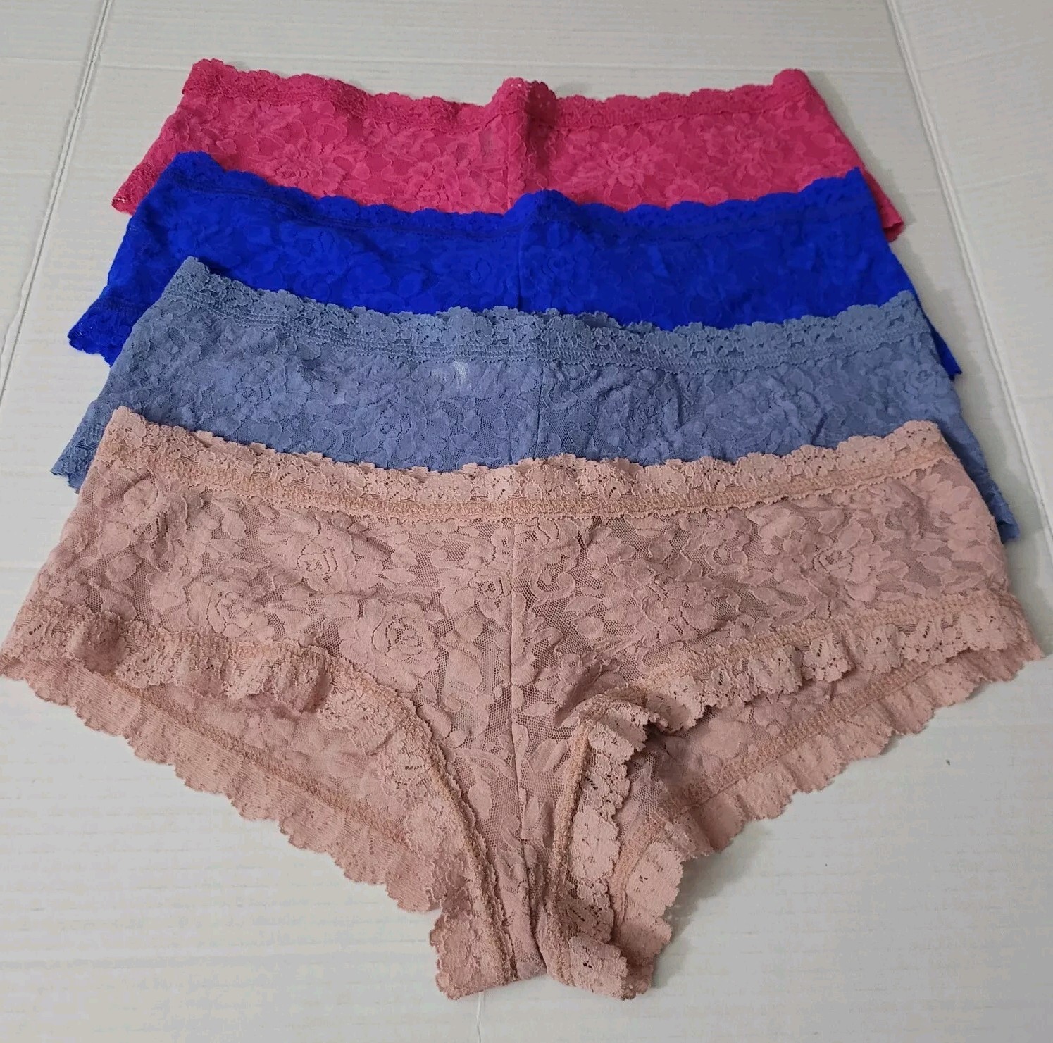 HANKY PANKY SIGNATURE LACE BOYSHORTS PANTIES SET OF 4 ASSORTED COLORS SIZE L.