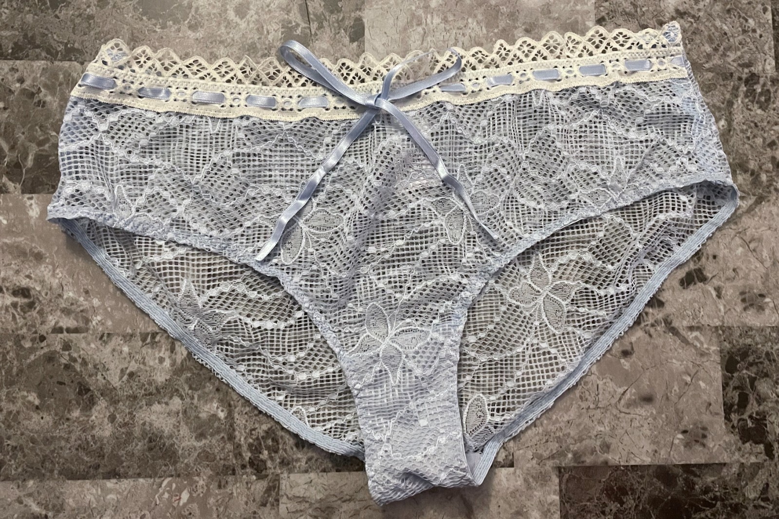 NWOT INTIMISSIMI MEDIUM BLUE WHITE BUTTERFY LACE RIBBON RARE HIPHUGGER PANTIES