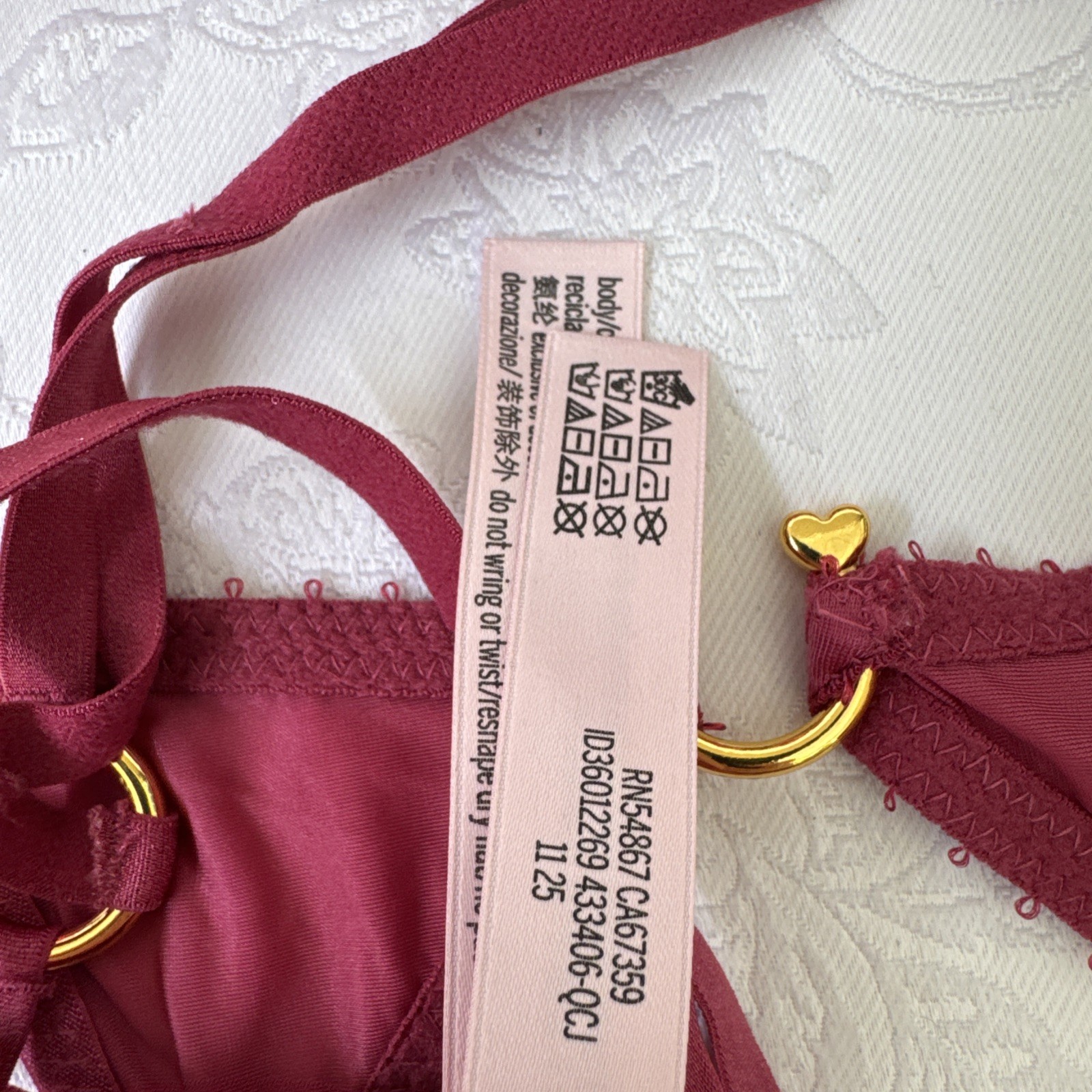 VICTORIA’S SECRET S SILKY PINK GOLD CHARM OPEN BOTTOM V STRING THONG PANTIES NWT