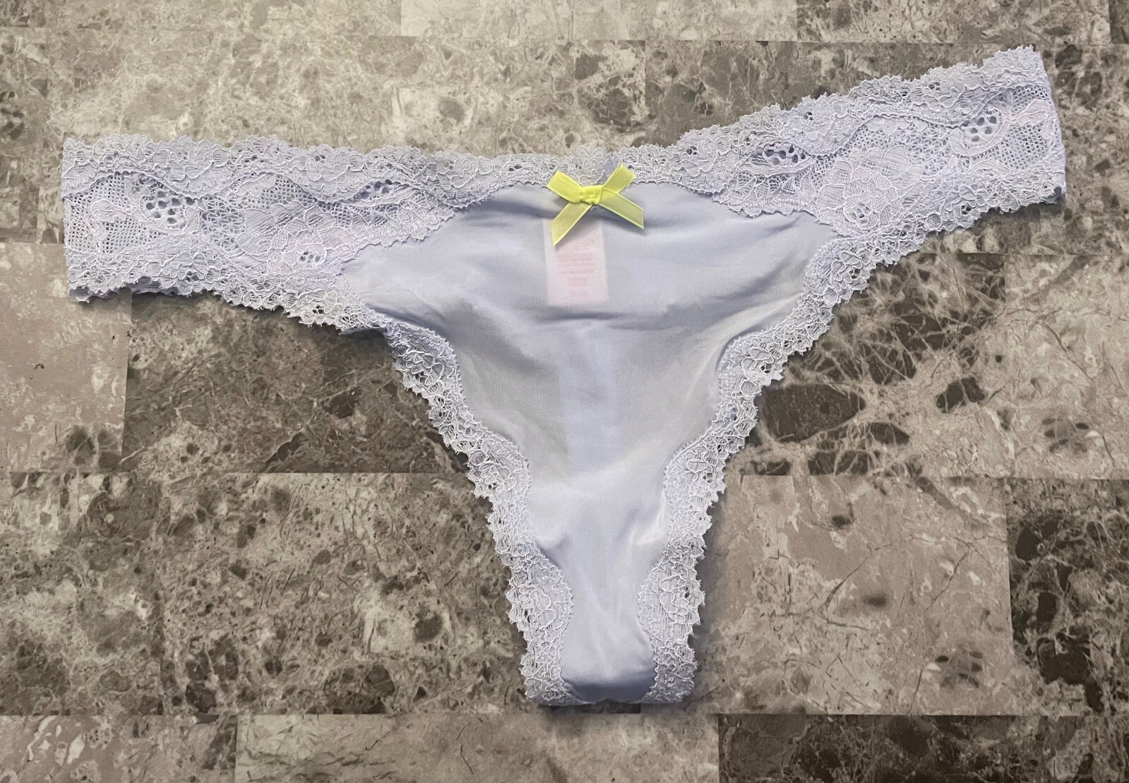NWOT VICTORIA’S SECRET DREAM ANGELS MEDIUM BLUE SMOOTH LACE RARE THONG PANTIES