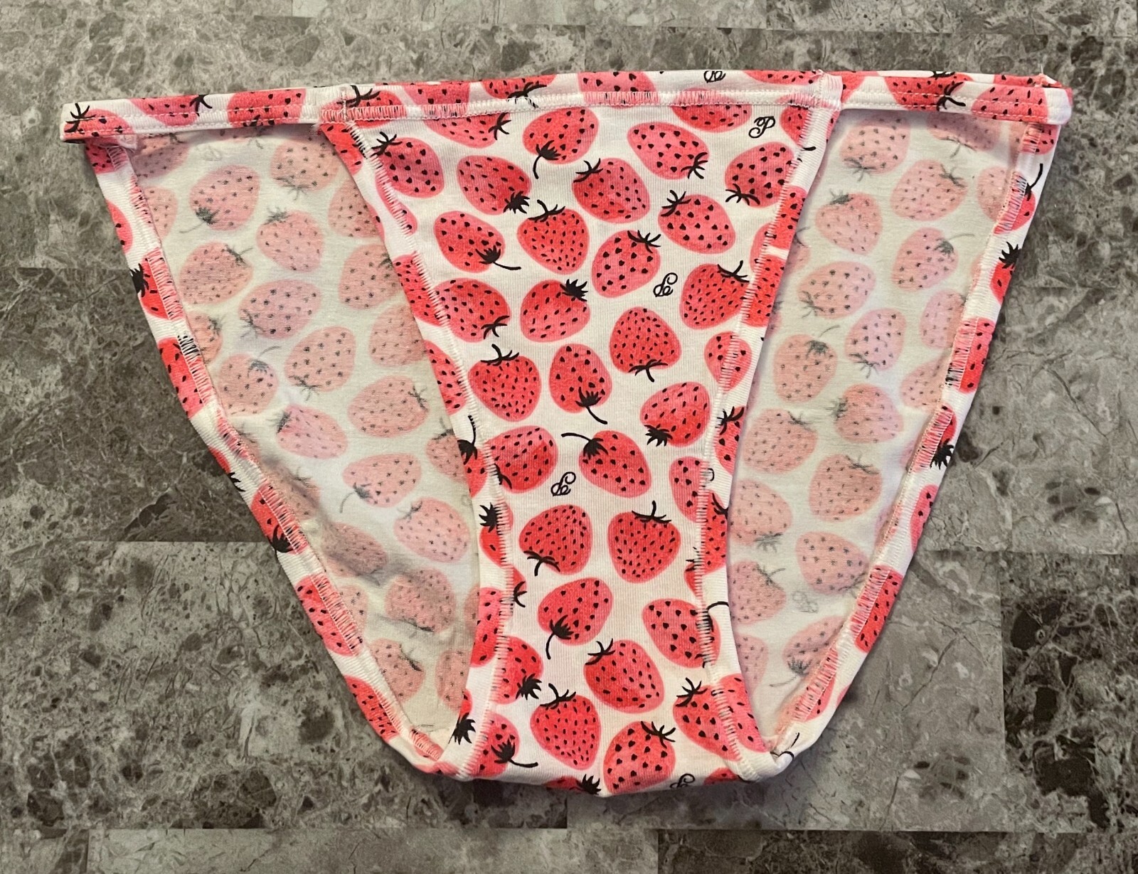 NWT VICTORIA’S SECRET PINK STRAWBERRY FRUIT LOGO STRING BIKINI PANTIES