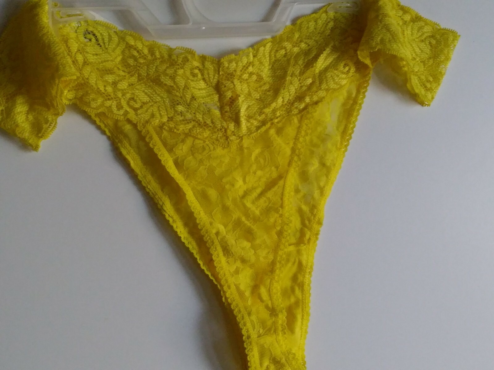 FASHION BUG SIZE 9 SHEER LACE THONG PANTY YELLOW NWT.