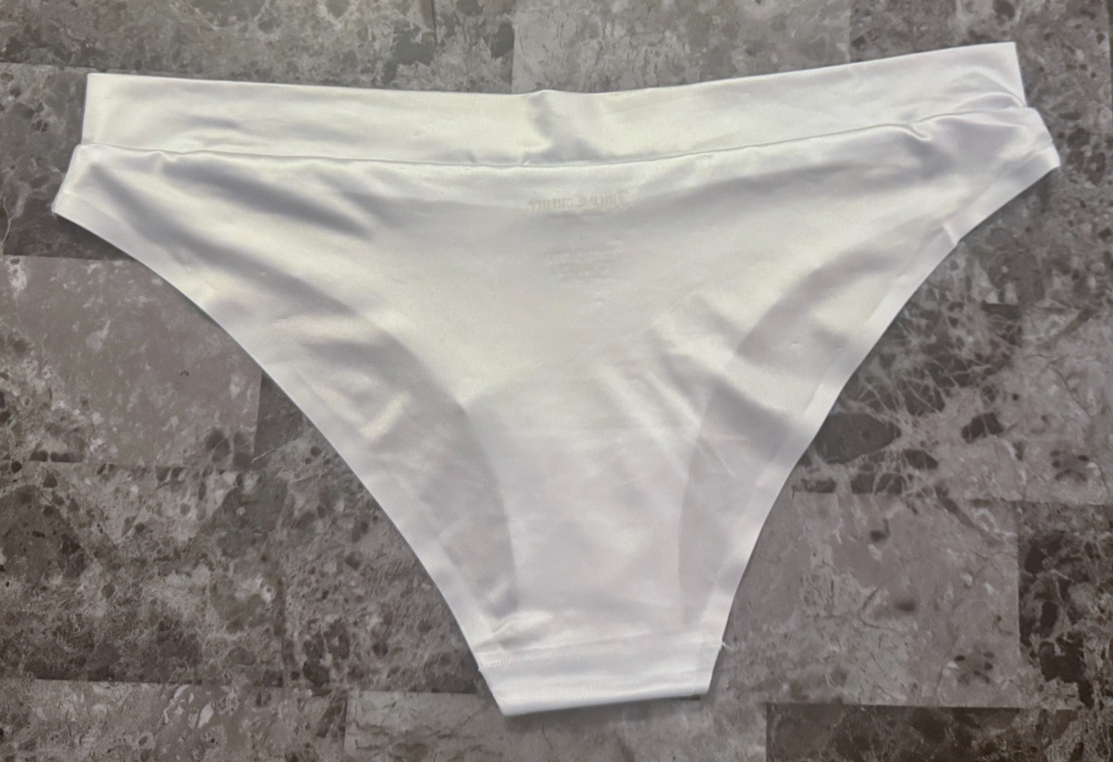 NWOT JUICY COUTURE WHITE SATIN SMOOTH SILVER LOGO NO SHOW CHEEKY PANTIES