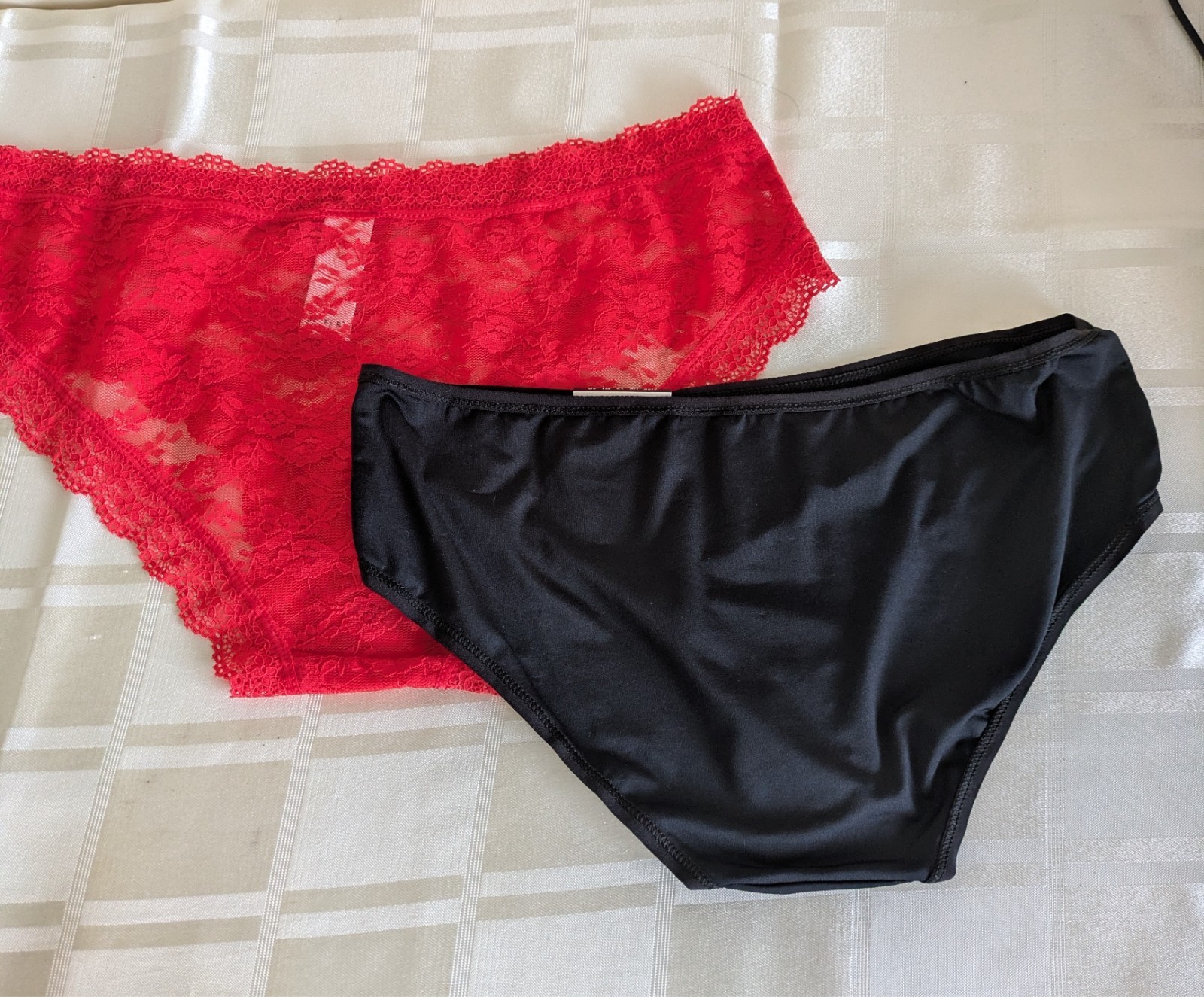 New Look 2 Pairs Short Briefs Size UK 12 Black Silky And Red Lace – New