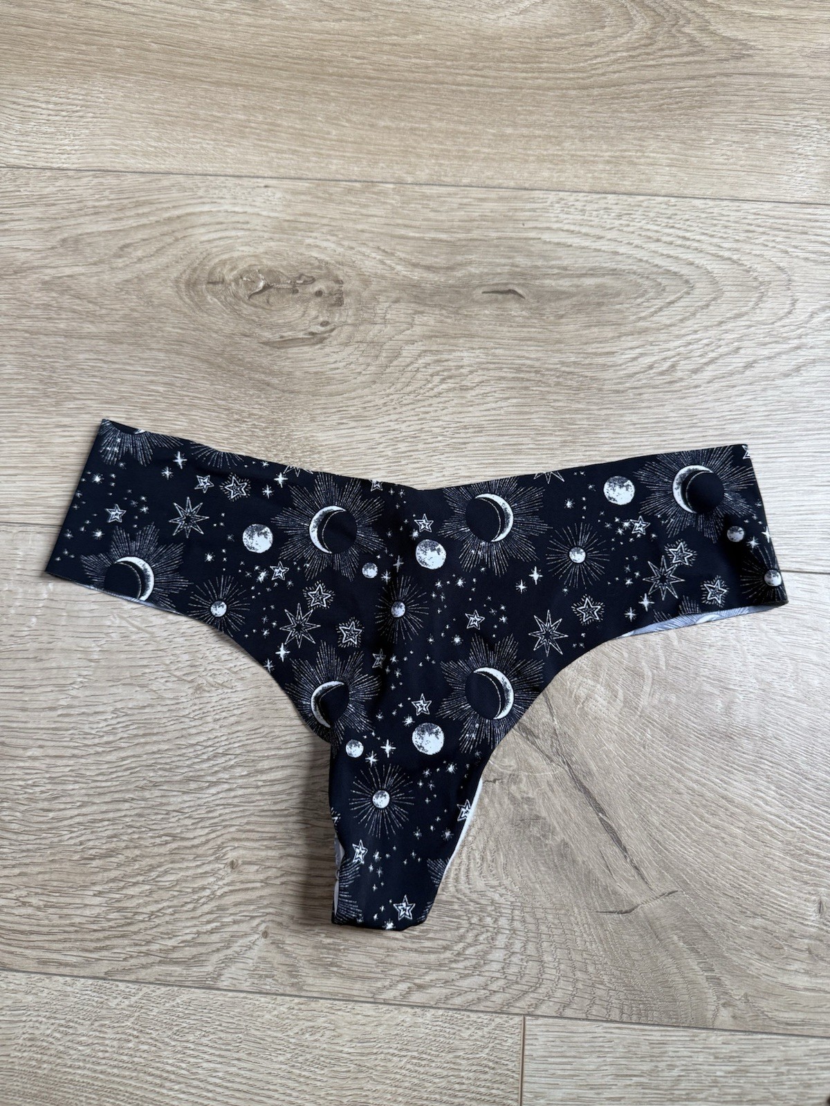 EUC Victoria’s Secret Celestial Galaxy Star Moon No Show Seamless Thong black L