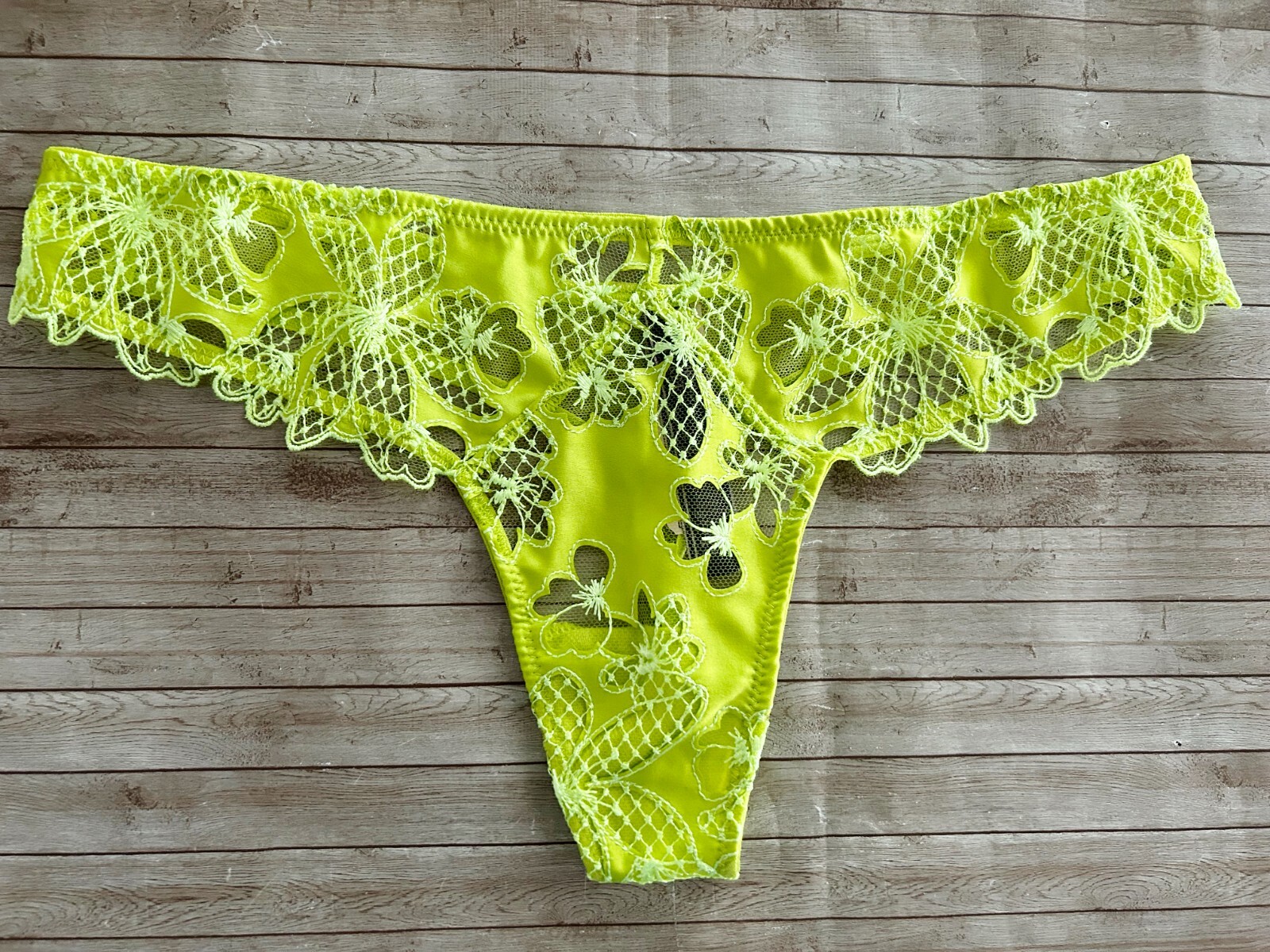 Nwt Victorias Very Sexy Satin Ziggy Floral Embroidered Thong Panty S Limelight