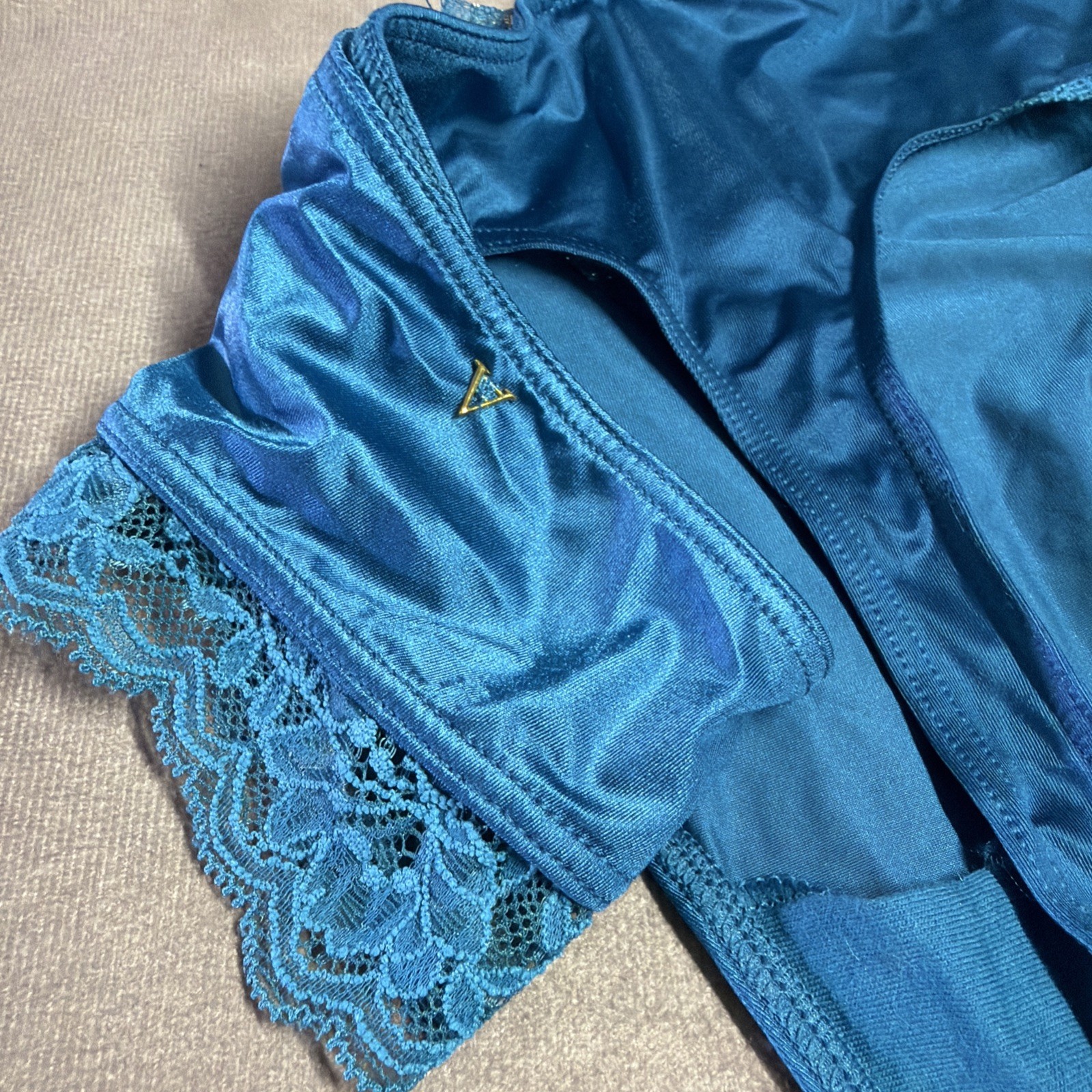 Victoria’s Secret Sapphire Blue Micro Shimmer Lace Inset Thong Panty Size L NWT