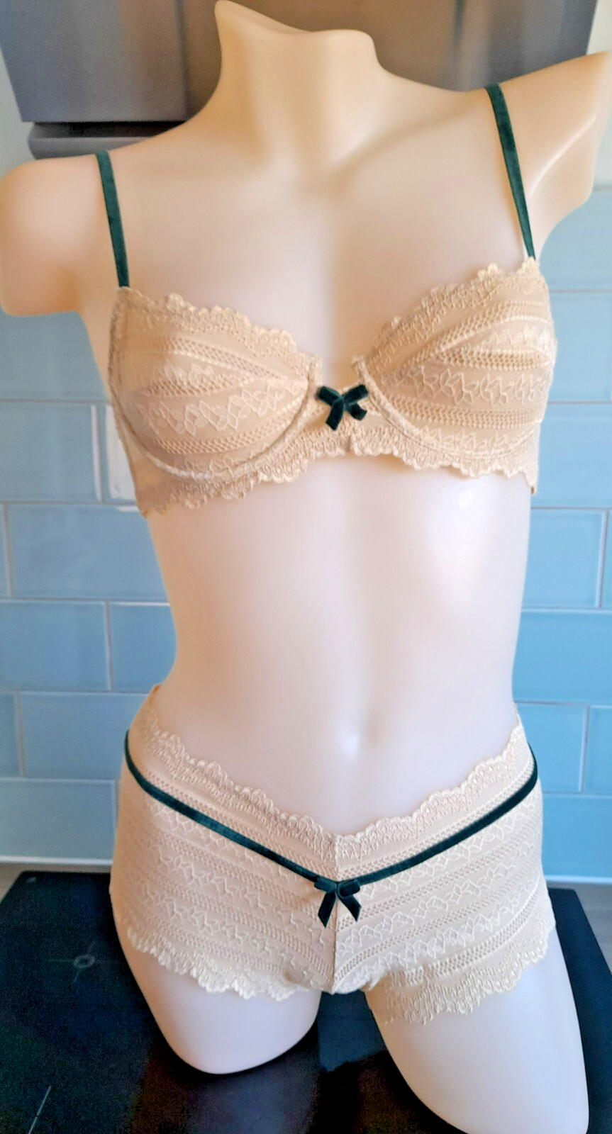 Verdissima GYPSY Beige Deep Lace With Green Velvet Details High Rise Shorts