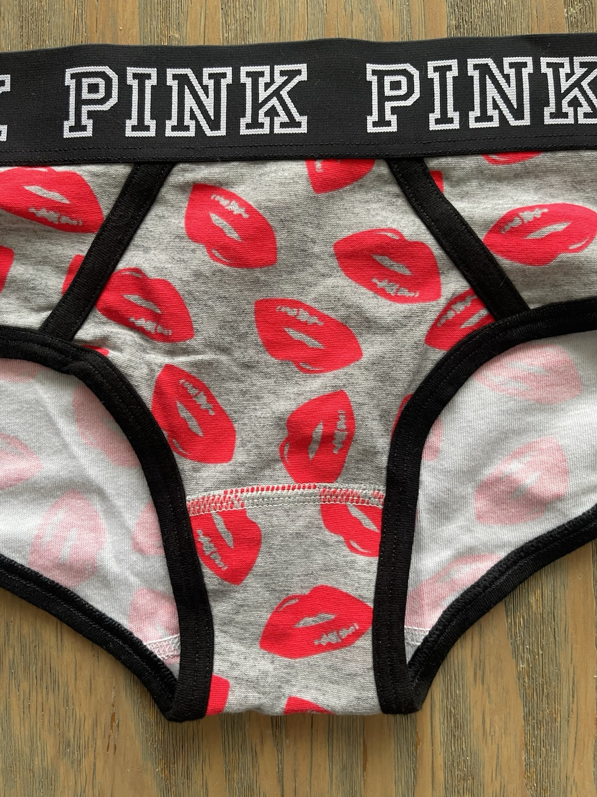 NWT Victoria’s Secret PINK Gray Neon Lips Wide Logo Band Low Hipster Panty M