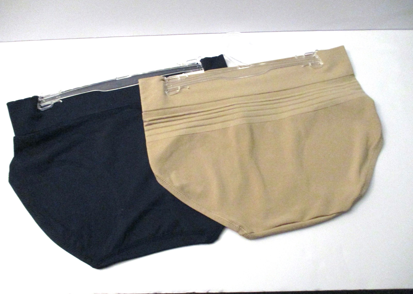 Warners hipster seamless stretch panties 2 pair size 6/M