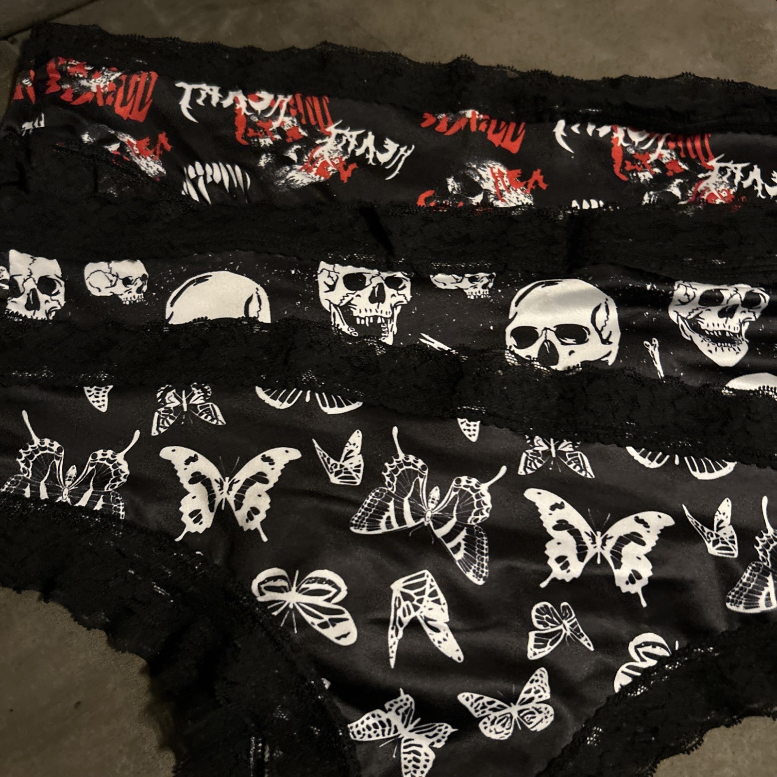 Morvia 3pk lace trim cheeky goth Emo panties Large skull/butterflies Lingerie