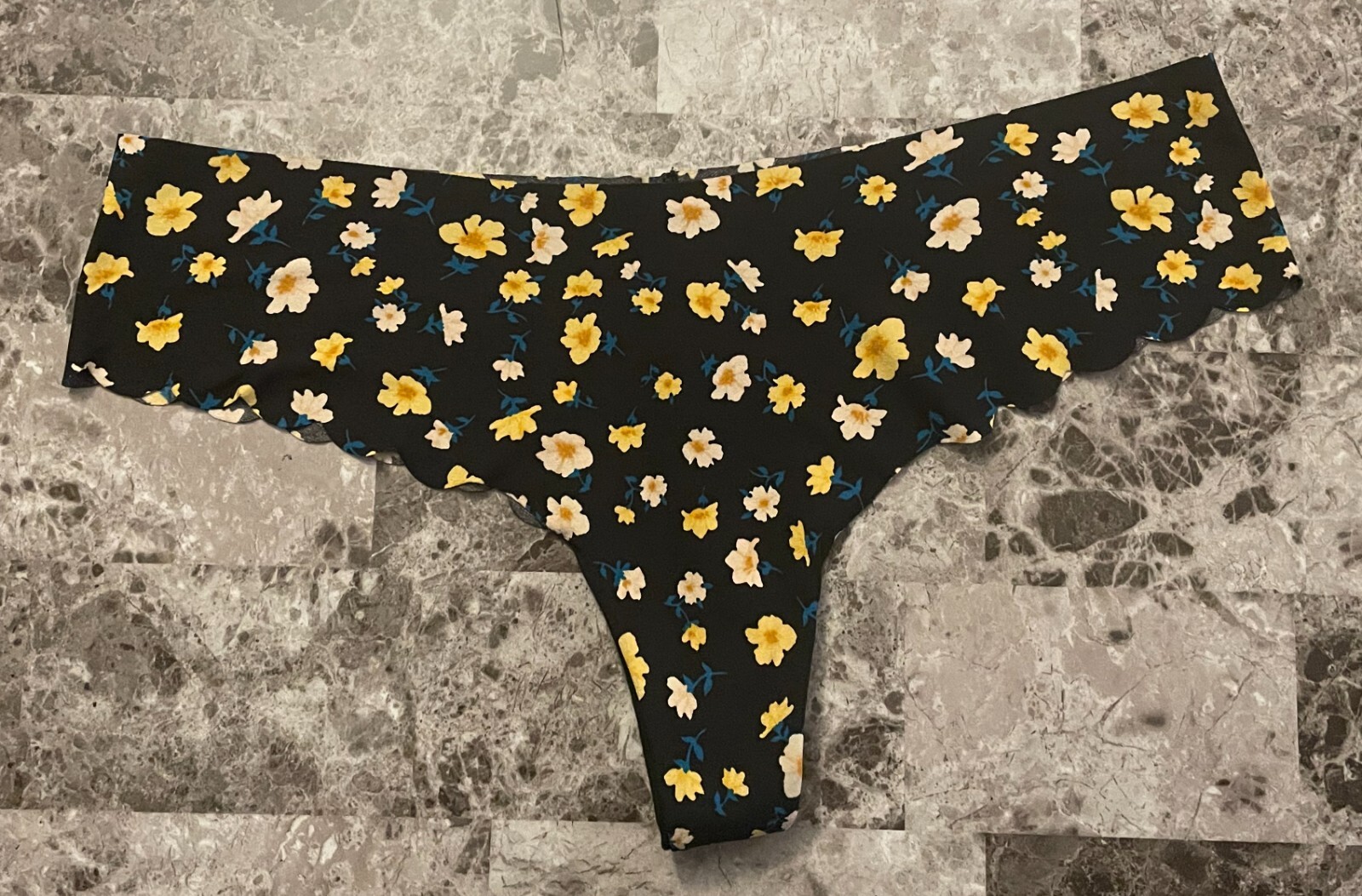 VICTORIA’S SECRET PINK LARGE BLACK BLUE YELLOW FLORAL NO SHOW THONG PANTIES