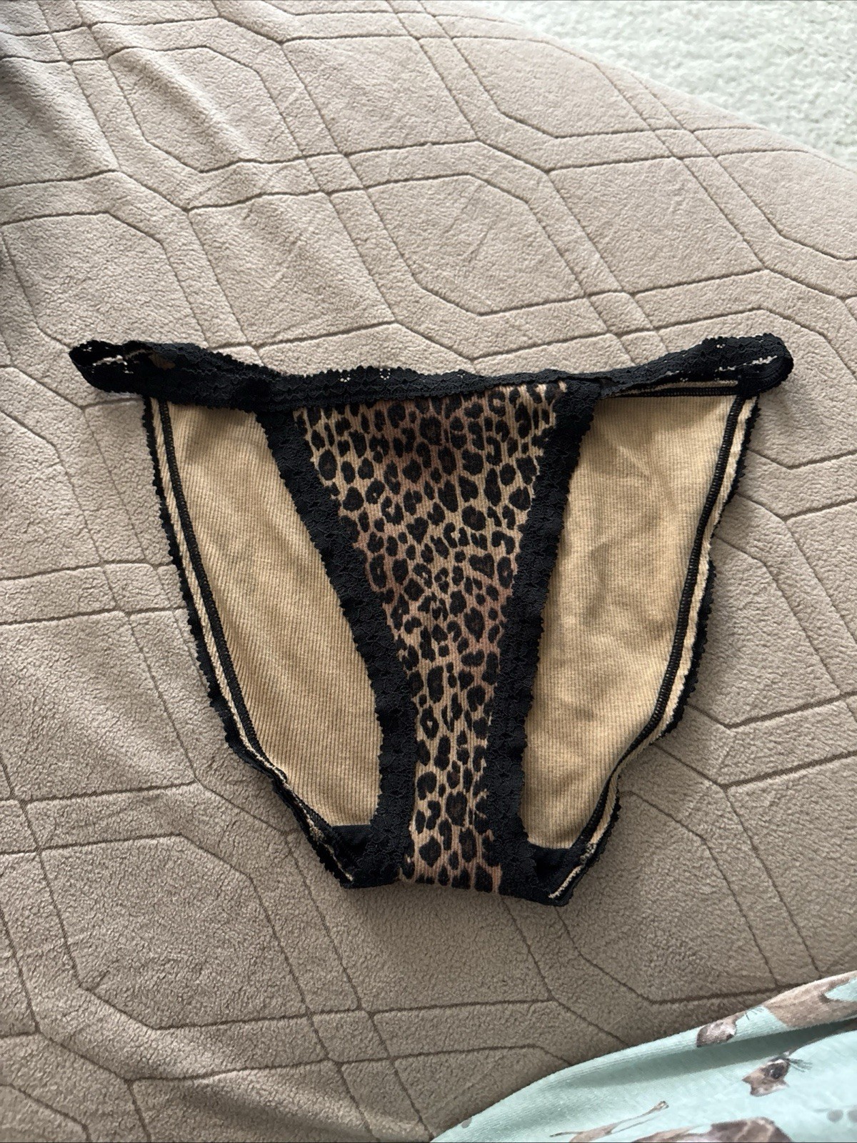 VICTORIA’S SECRET PINK LEOPARD RIBBED KNIT BLACK LACE STRING BIKINI PANTIES