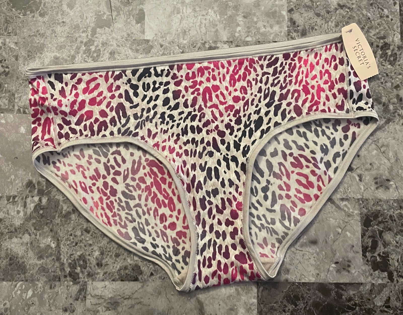 NWT VICTORIA’S SECRET FABULOUS L LEOPARD CHEETAH SMOOTH RARE HIPHUGGER PANTIES