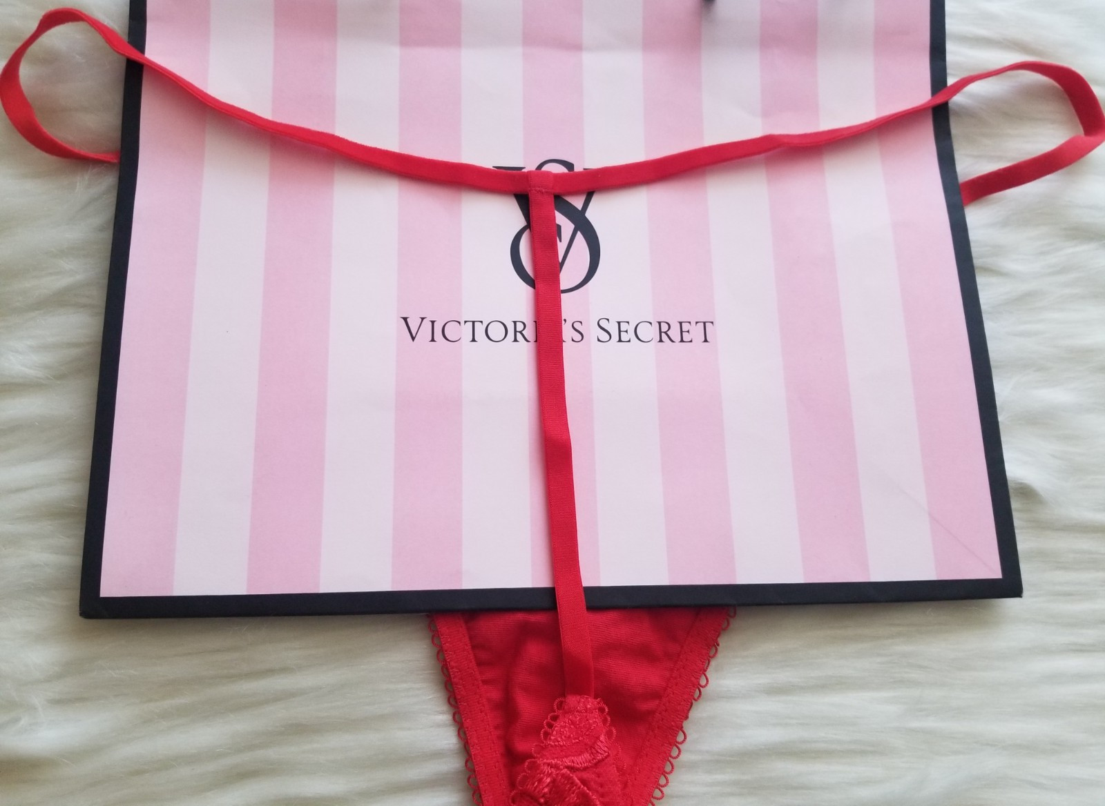 VICTORIA’S SECRET V-STRING THONG PANTY XL VERMILLION RED BOW EMBROIDERY NWT