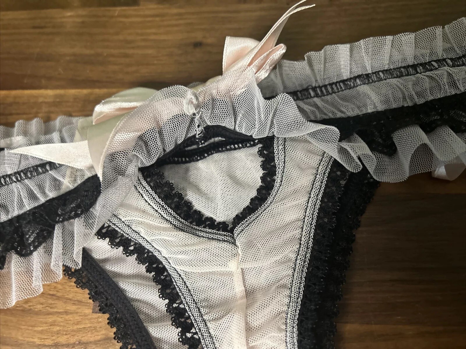 NWT Vtg NYLON Mesh RUFFLE THONG Panties Bows Second Skin Sz 6 Med Pink Bridal