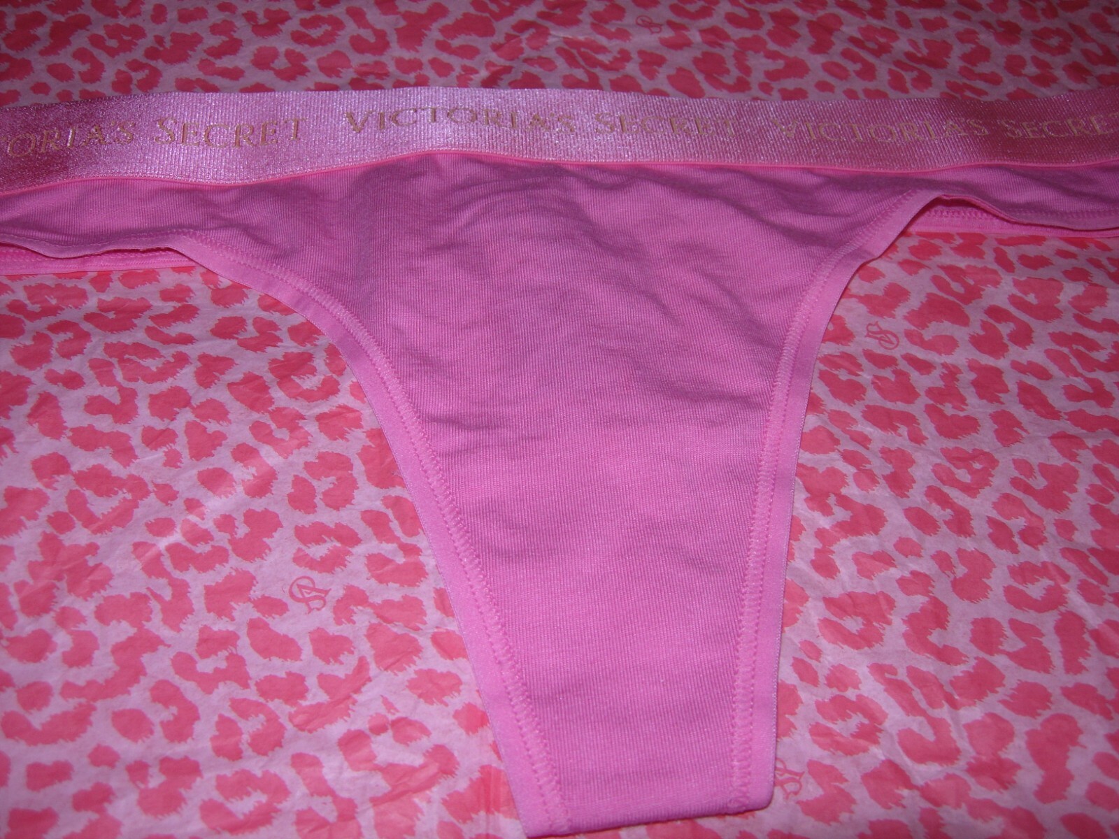 Victoria’s Secret Sexy Logo Lingerie Intimates Thong Pink Pantie S NWT